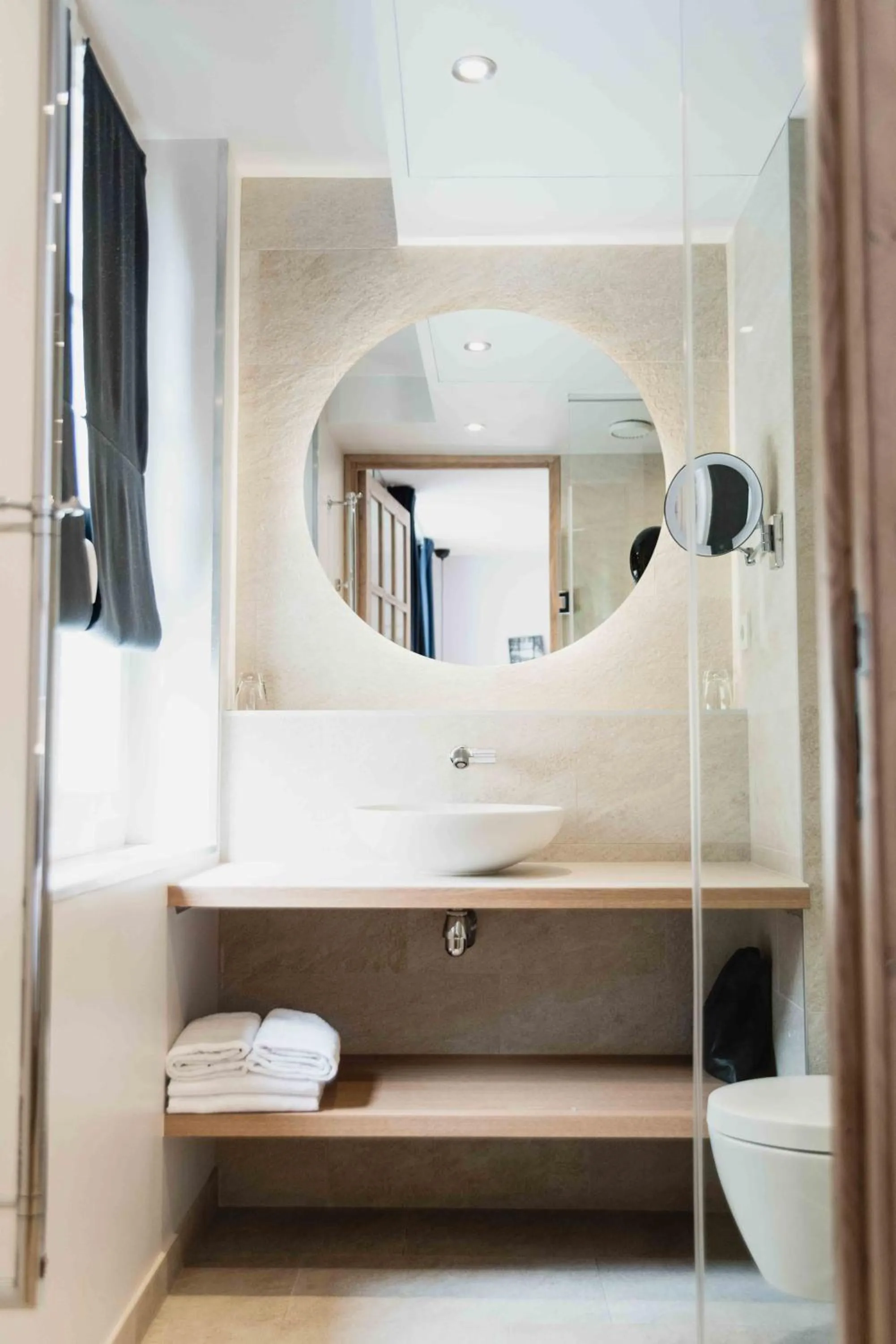 Bathroom, Bed in Victoire & Germain