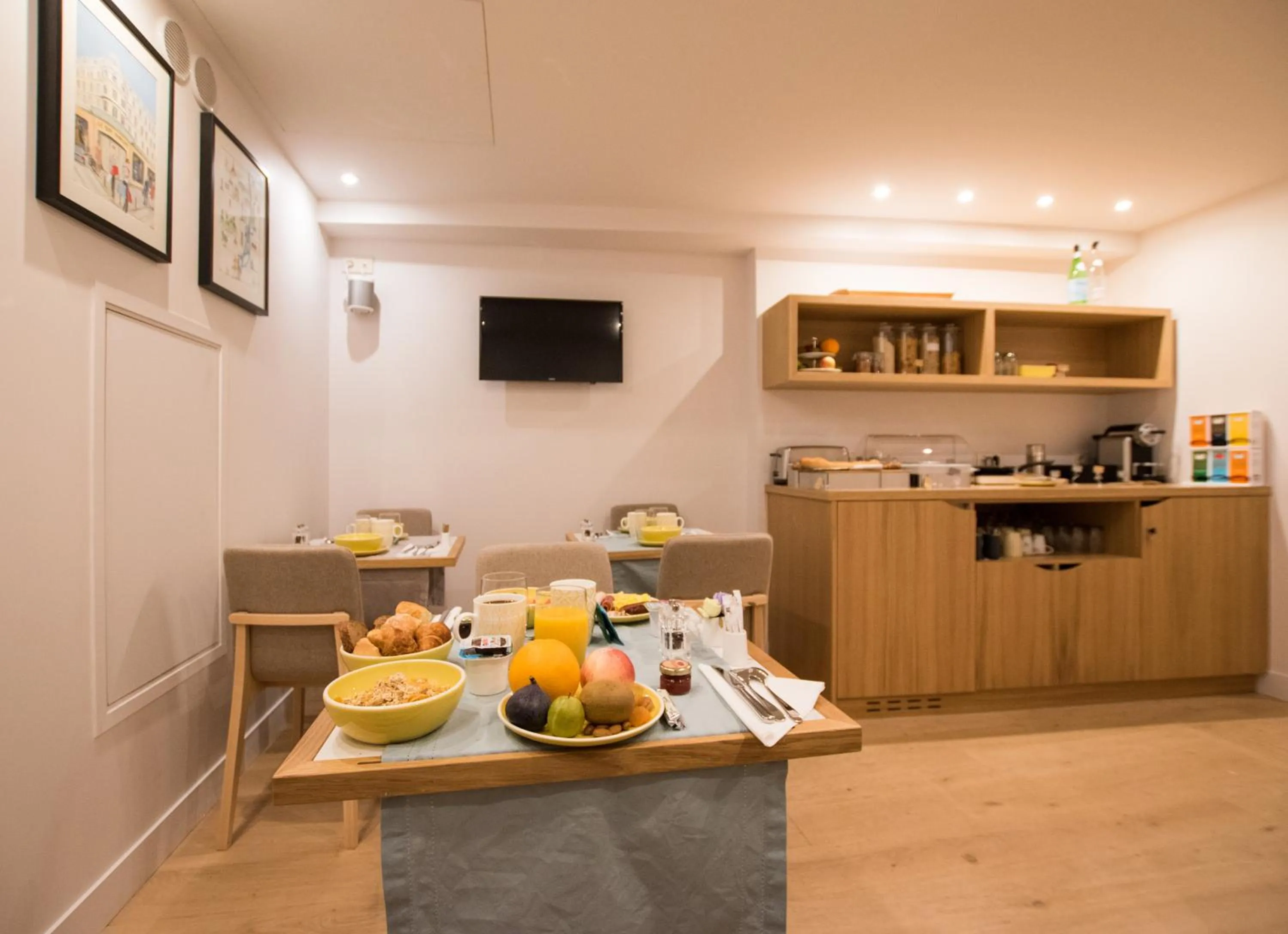 Continental breakfast in Victoire & Germain