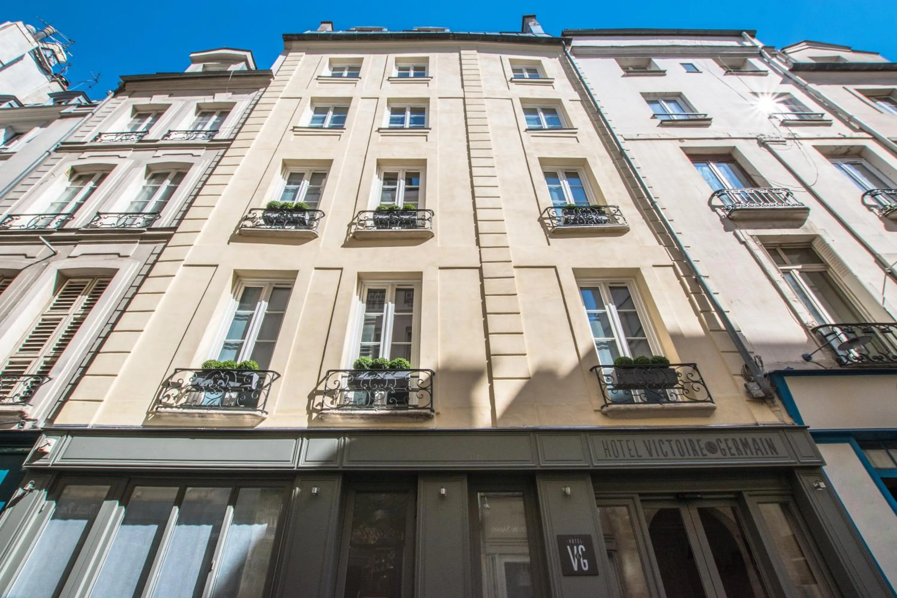 Facade/entrance in Victoire & Germain