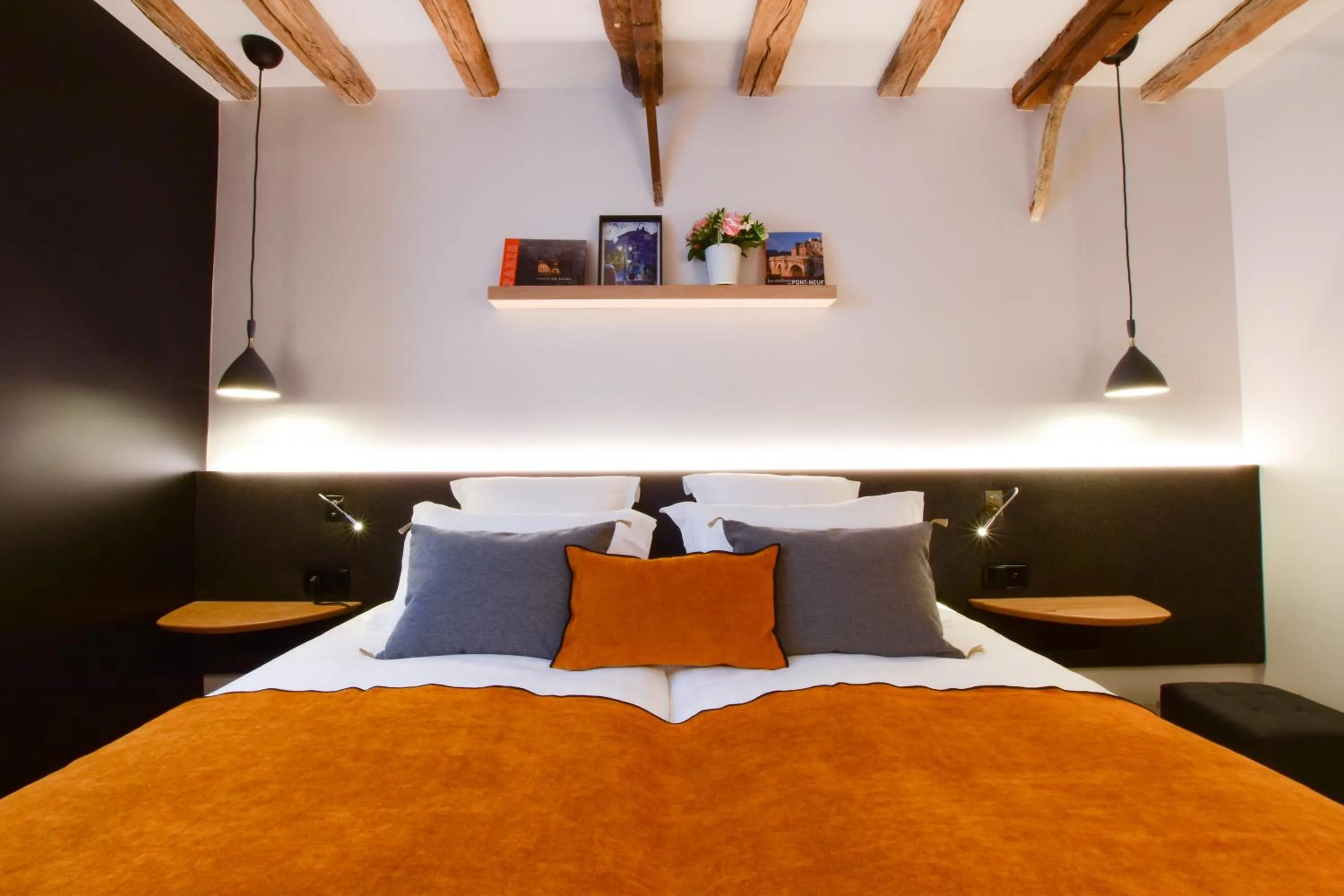 Bed in Victoire & Germain