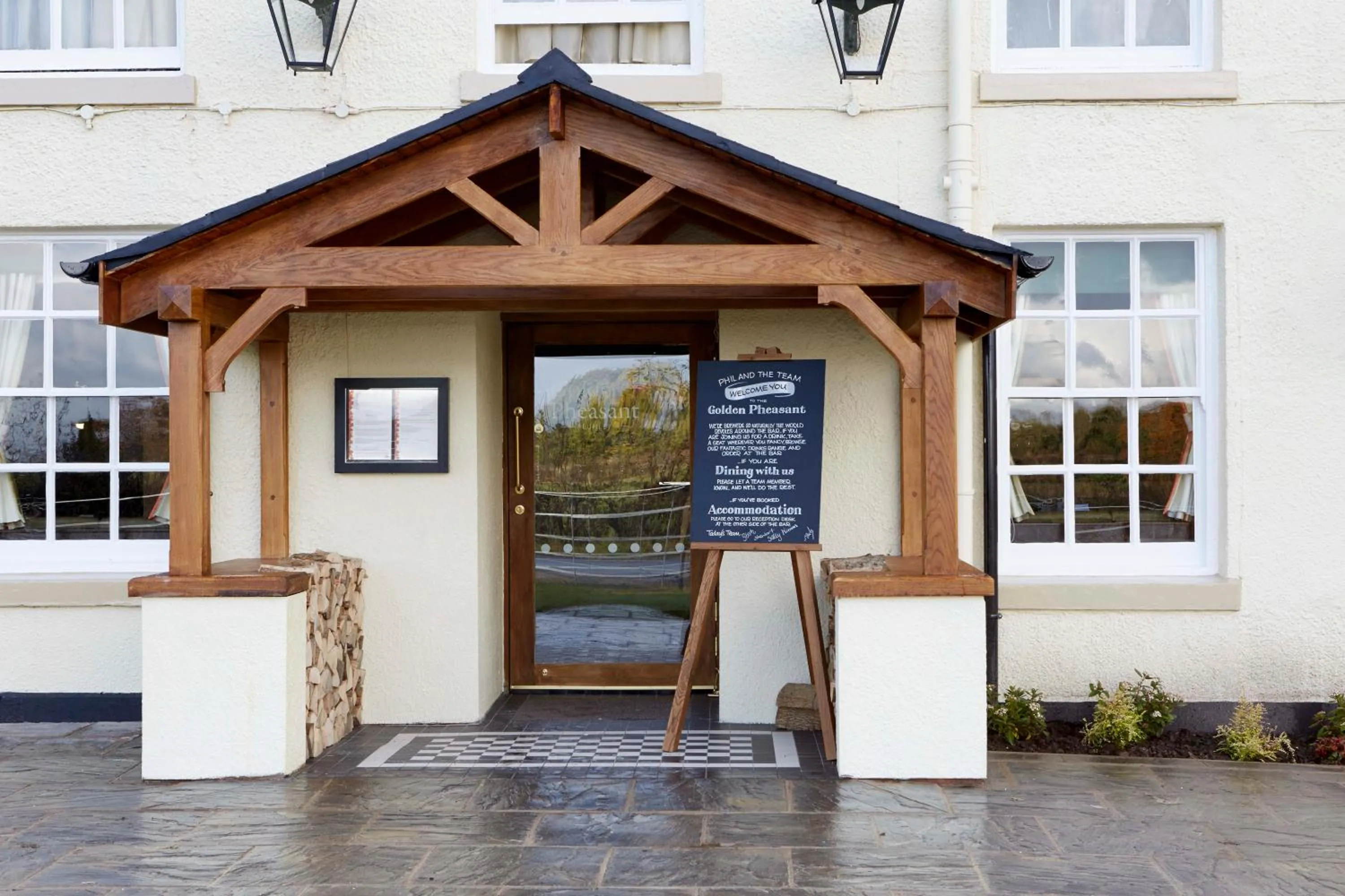 Facade/entrance in The Golden Pheasant