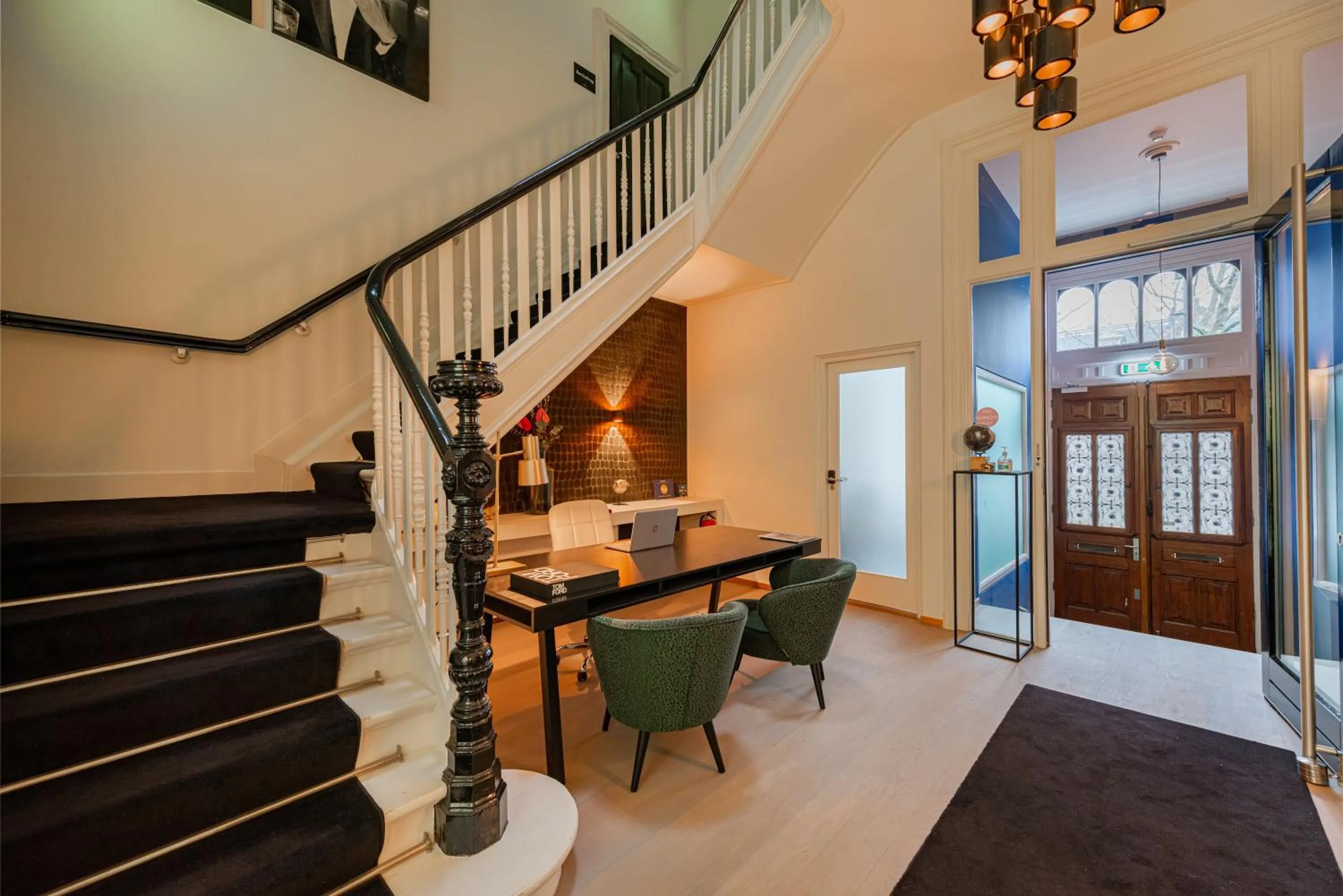 Lobby or reception in Bossche Suites Stationsweg