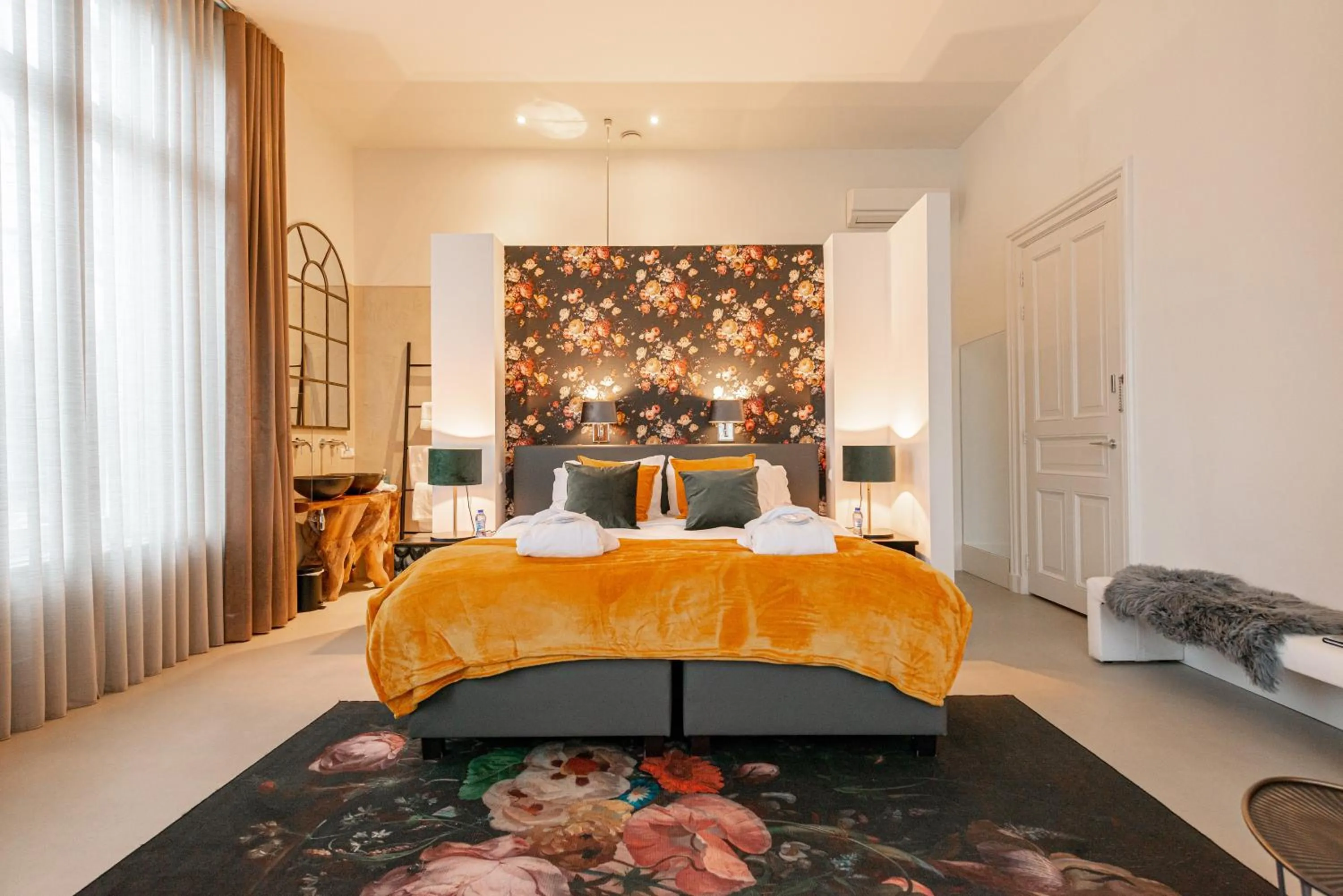 Photo of the whole room, Bed in Bossche Suites Stationsweg