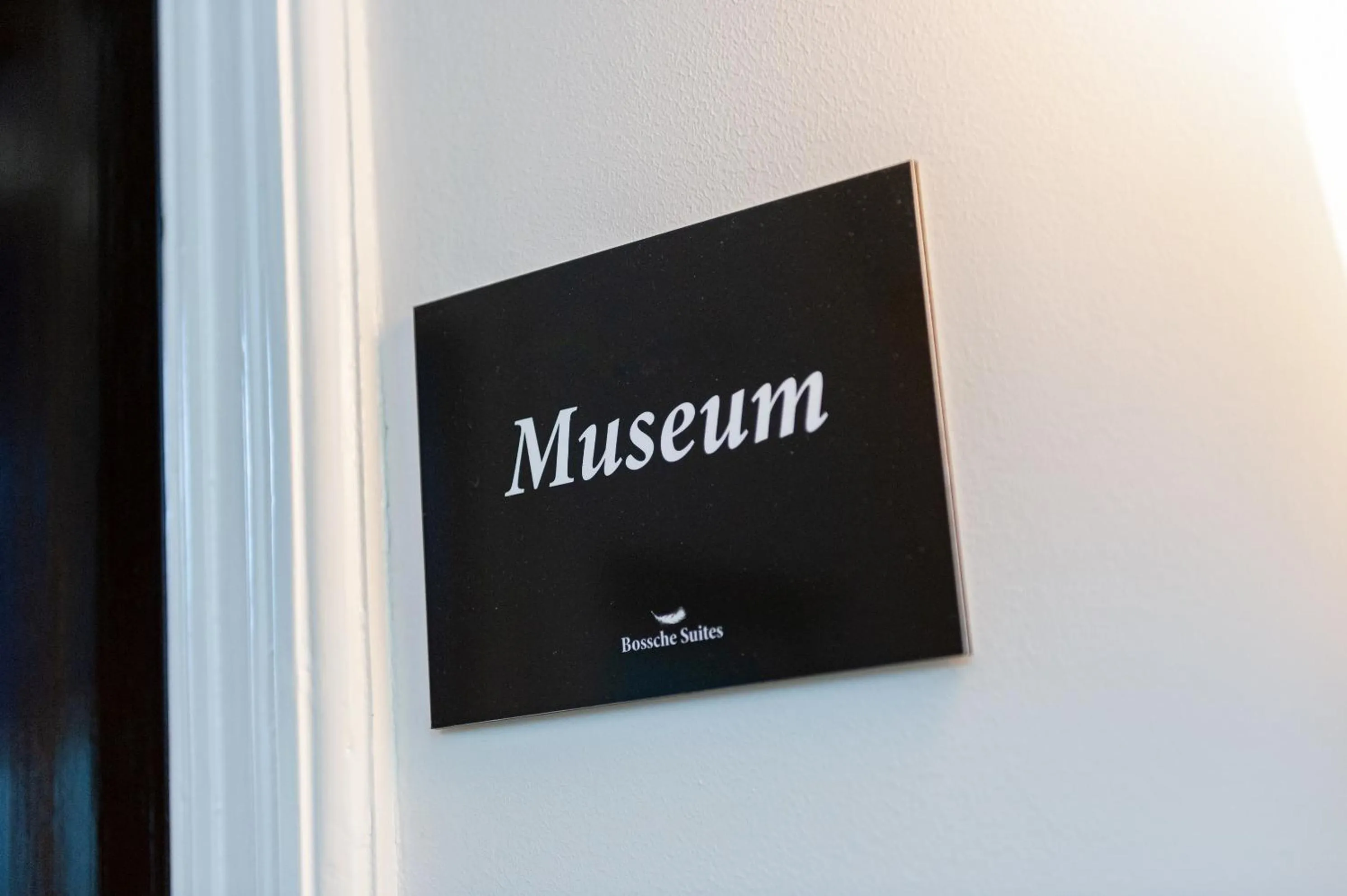 Property logo or sign in Bossche Suites Stationsweg