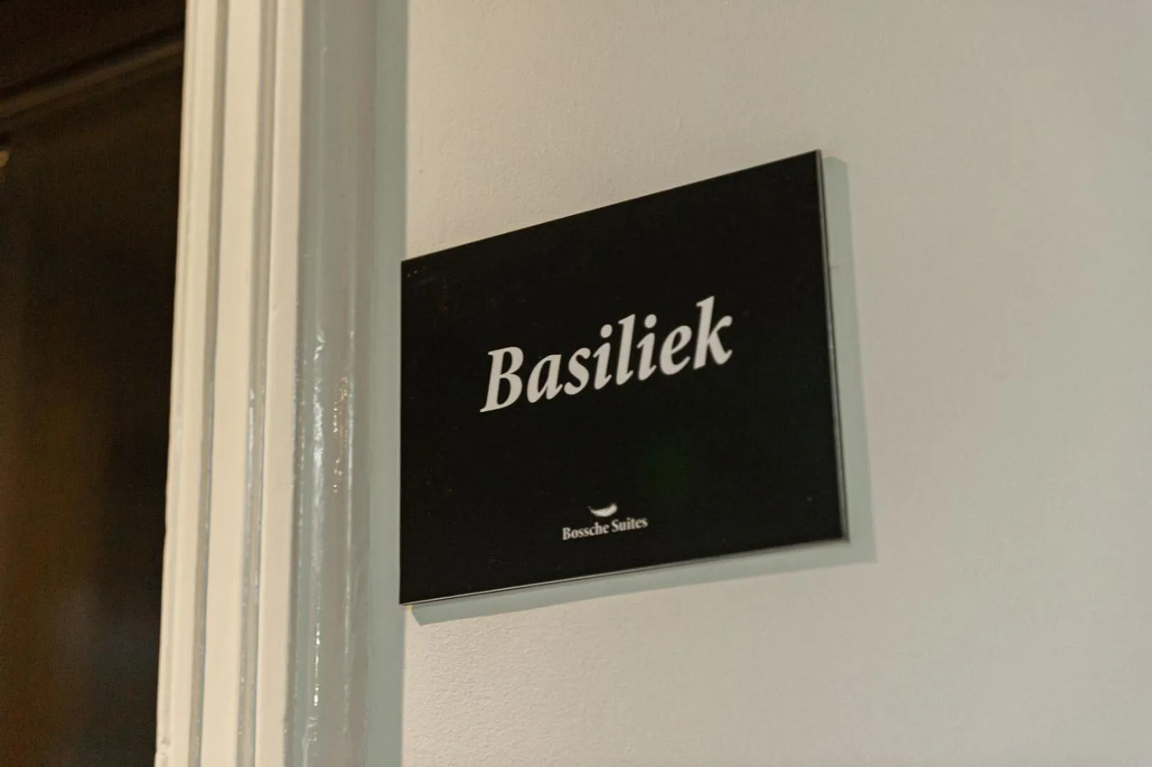 Property logo or sign in Bossche Suites Stationsweg