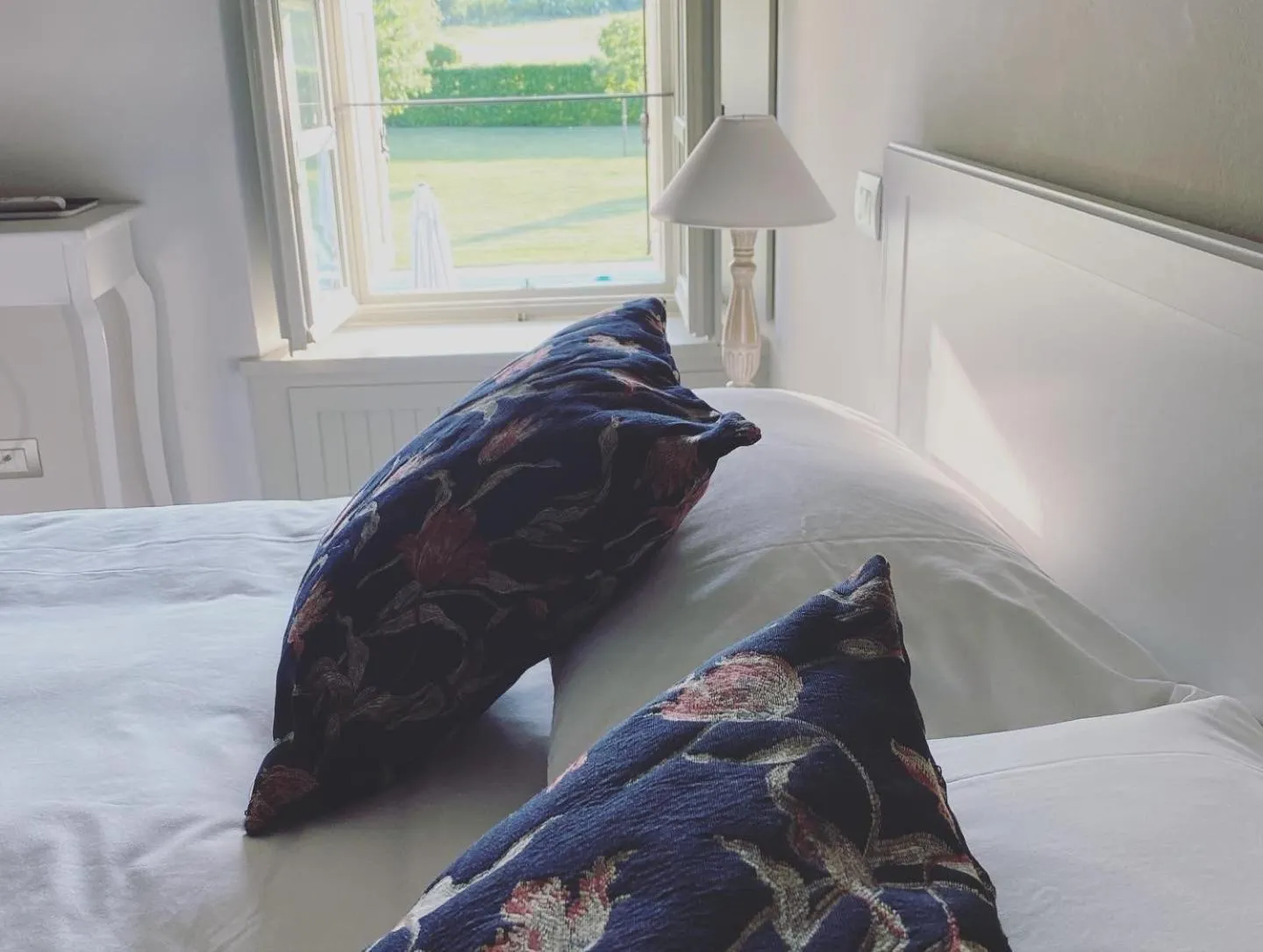 Pool view, Bed in La Scuderia Charming Rooms b&b