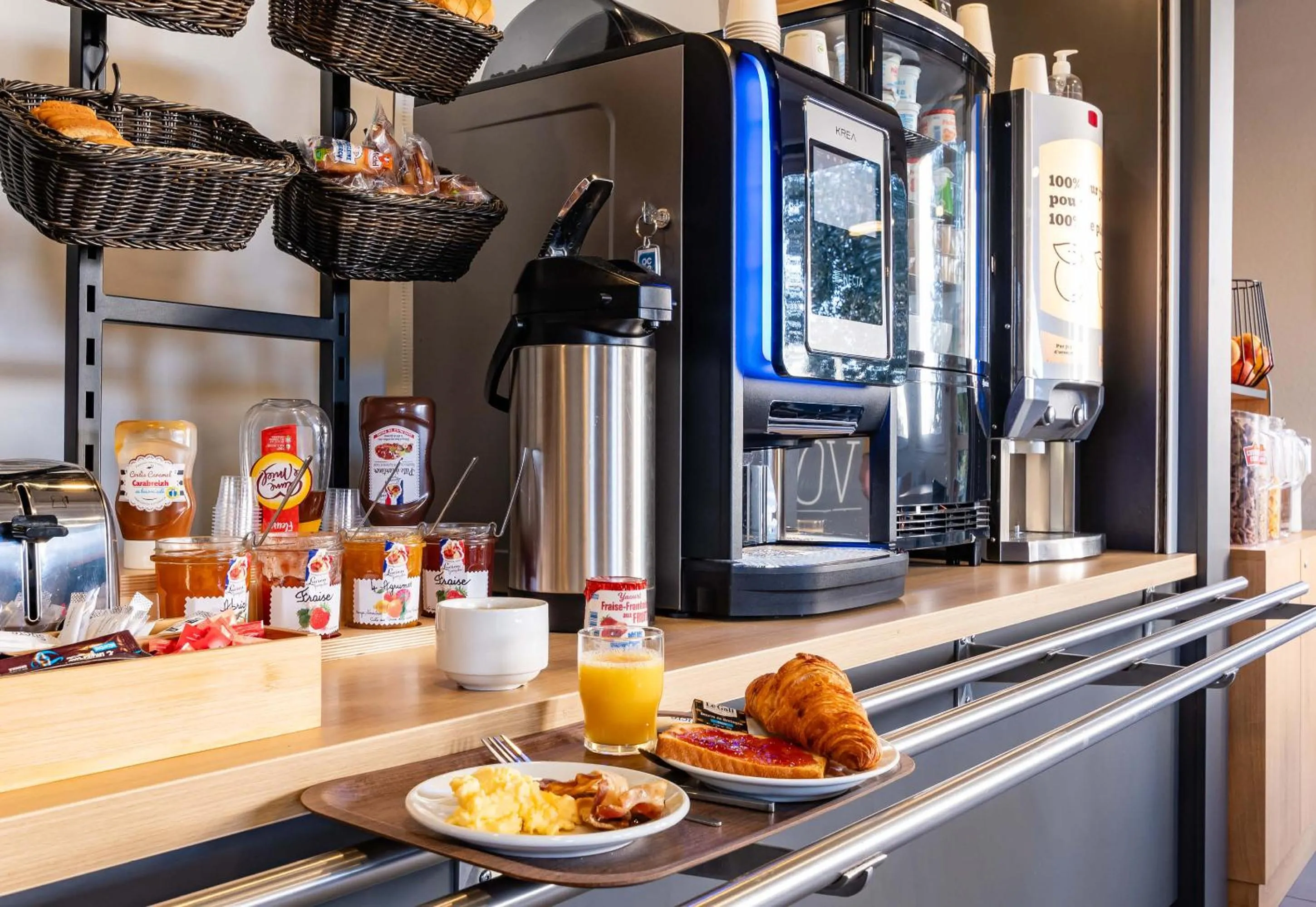 Buffet breakfast in B&B HOTEL Valence Sud