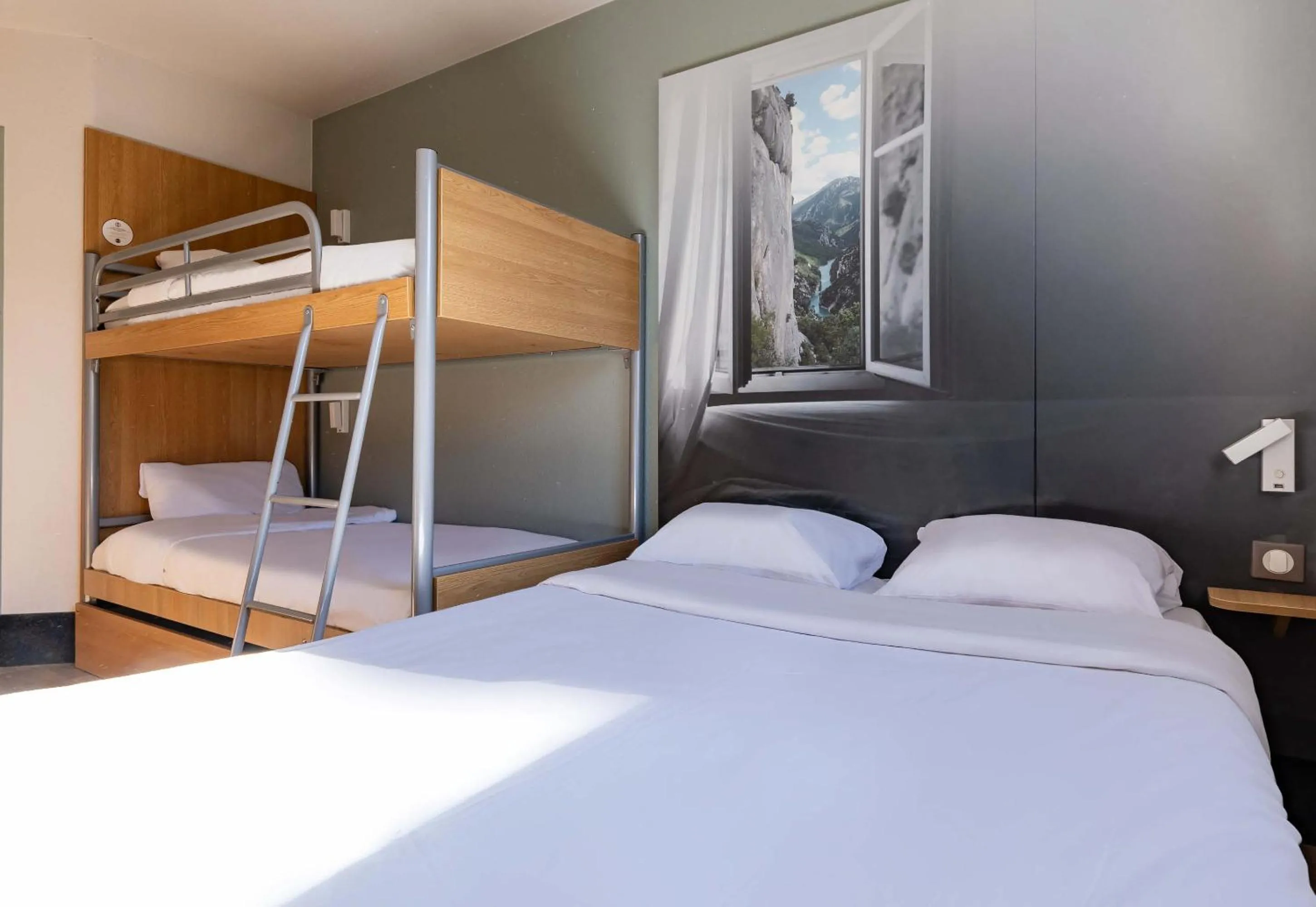 Bedroom, Bed in B&B HOTEL Valence Sud