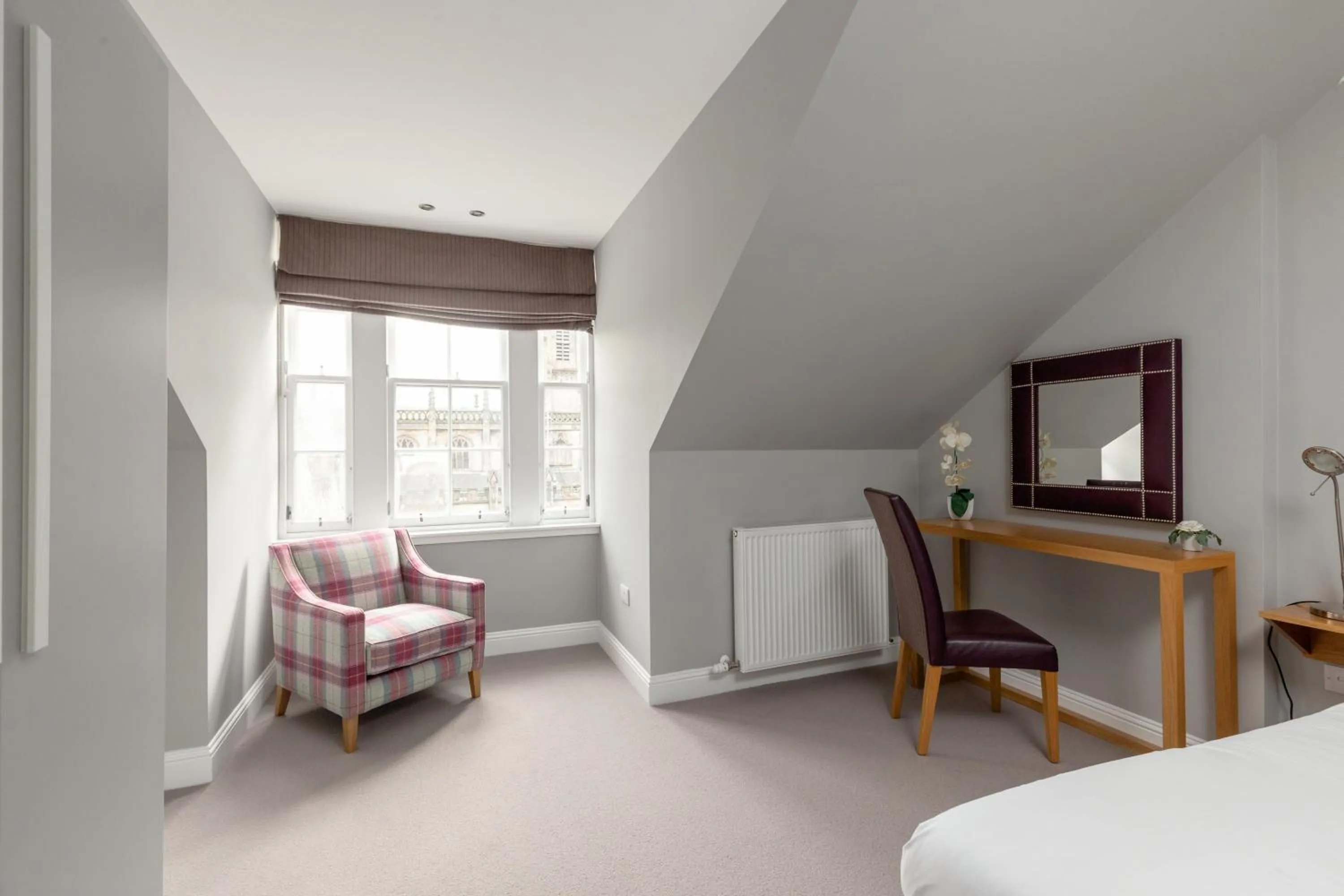 Bed in Destiny Scotland - Princes Street Residence