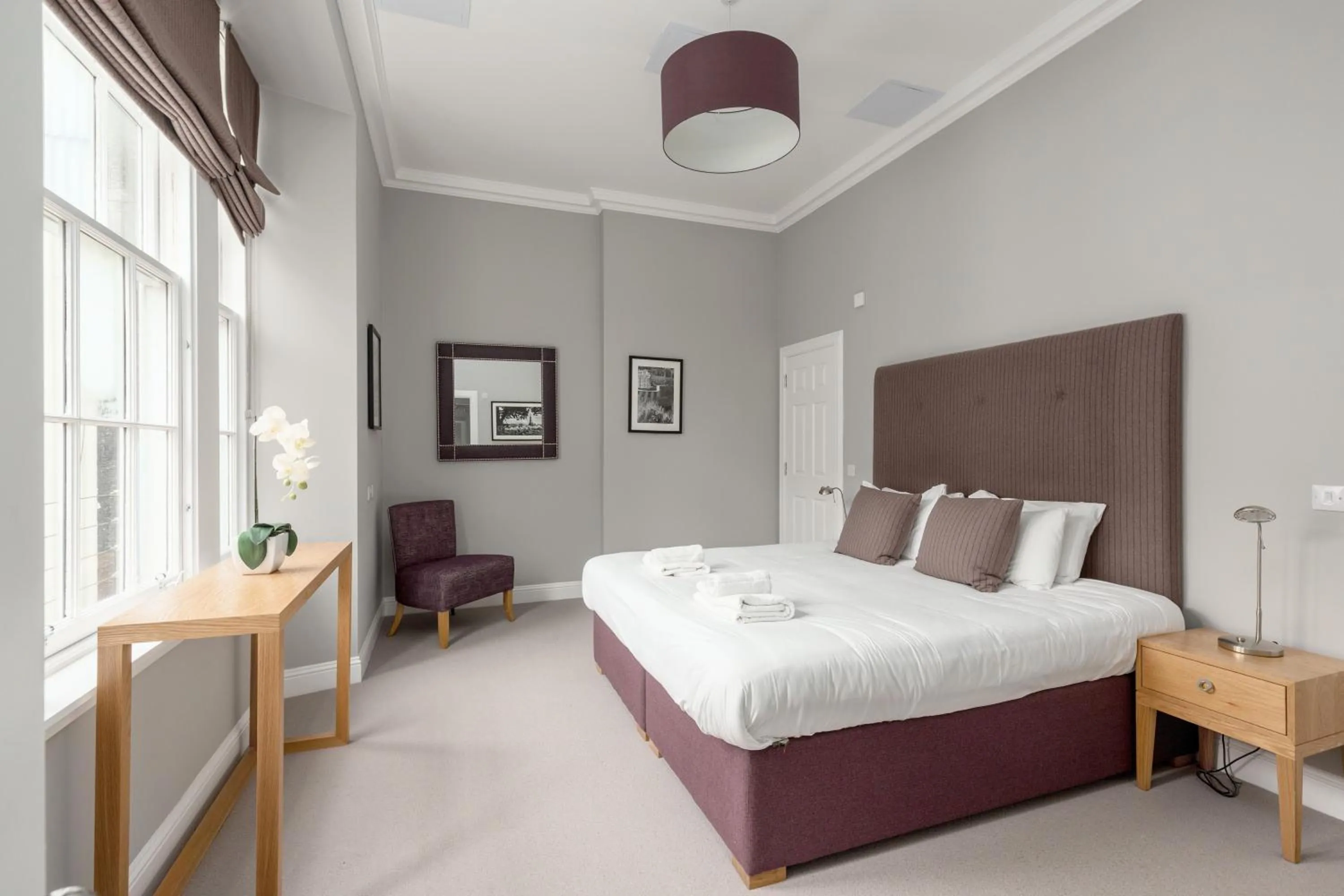 Bed in Destiny Scotland - Princes Street Residence