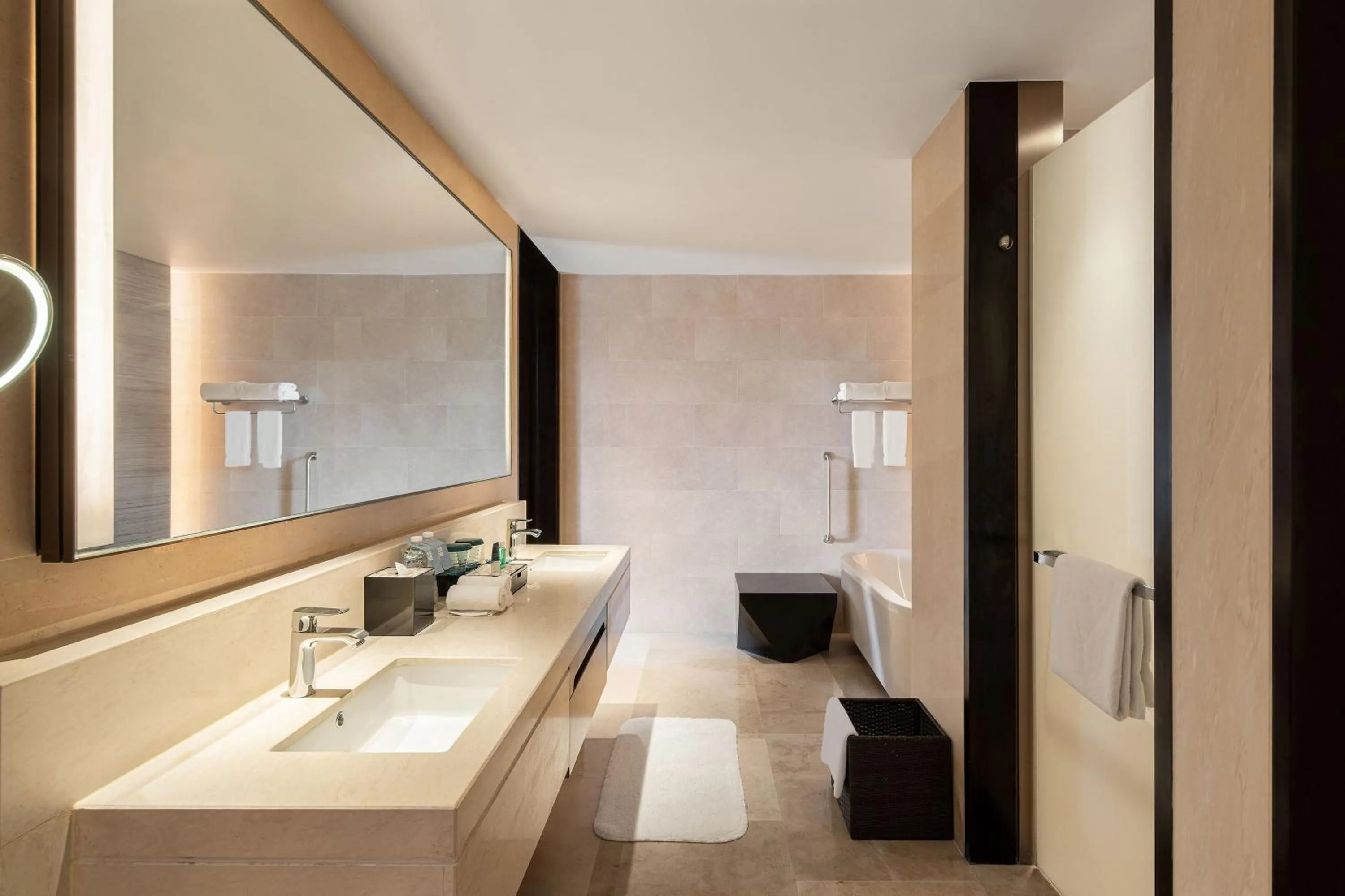 Bathroom in Four Points by Sheraton Chengdu, Anren