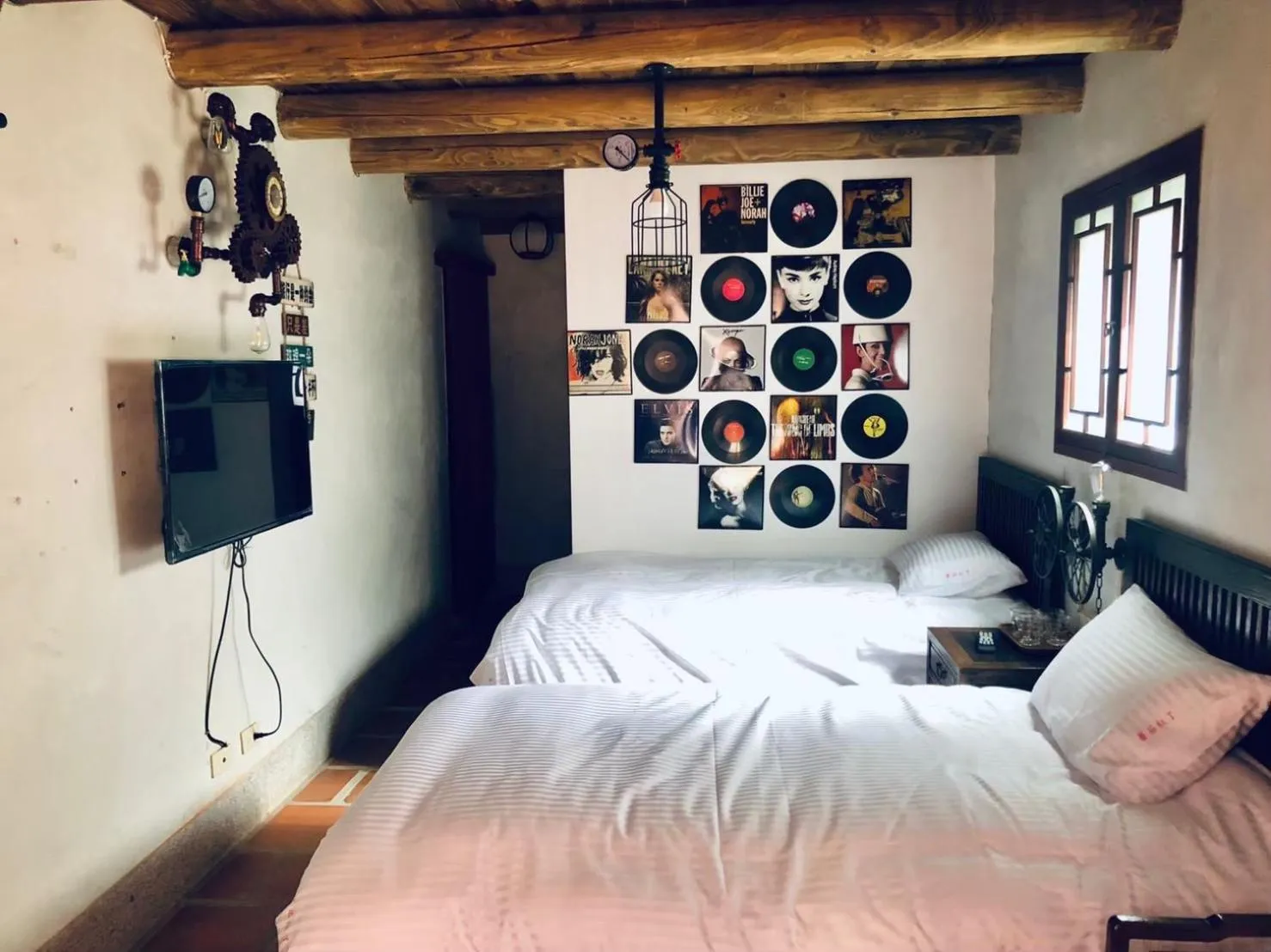 Bed in Red Tomato B&B