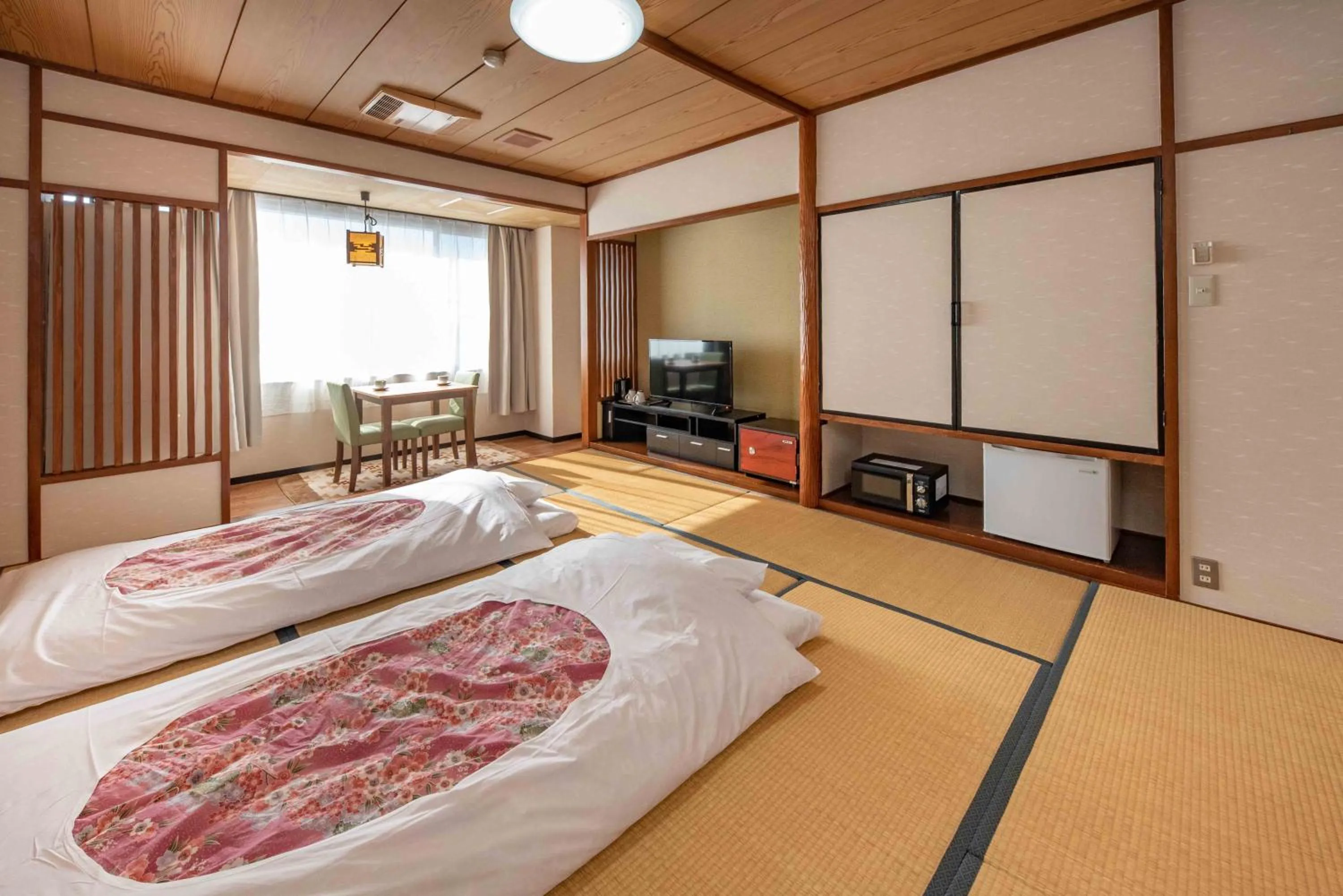 Photo of the whole room, Bed in Hotel Shin Makomo