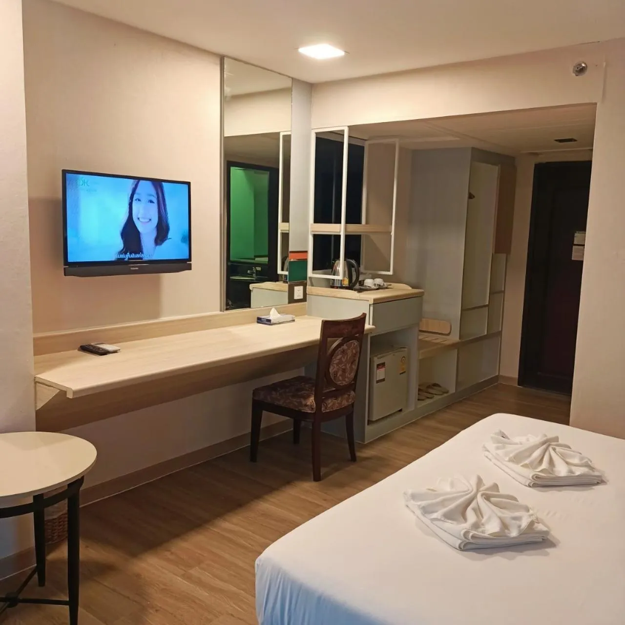 TV and multimedia, Bed in Mayflower Grande Hotel Phitsanulok