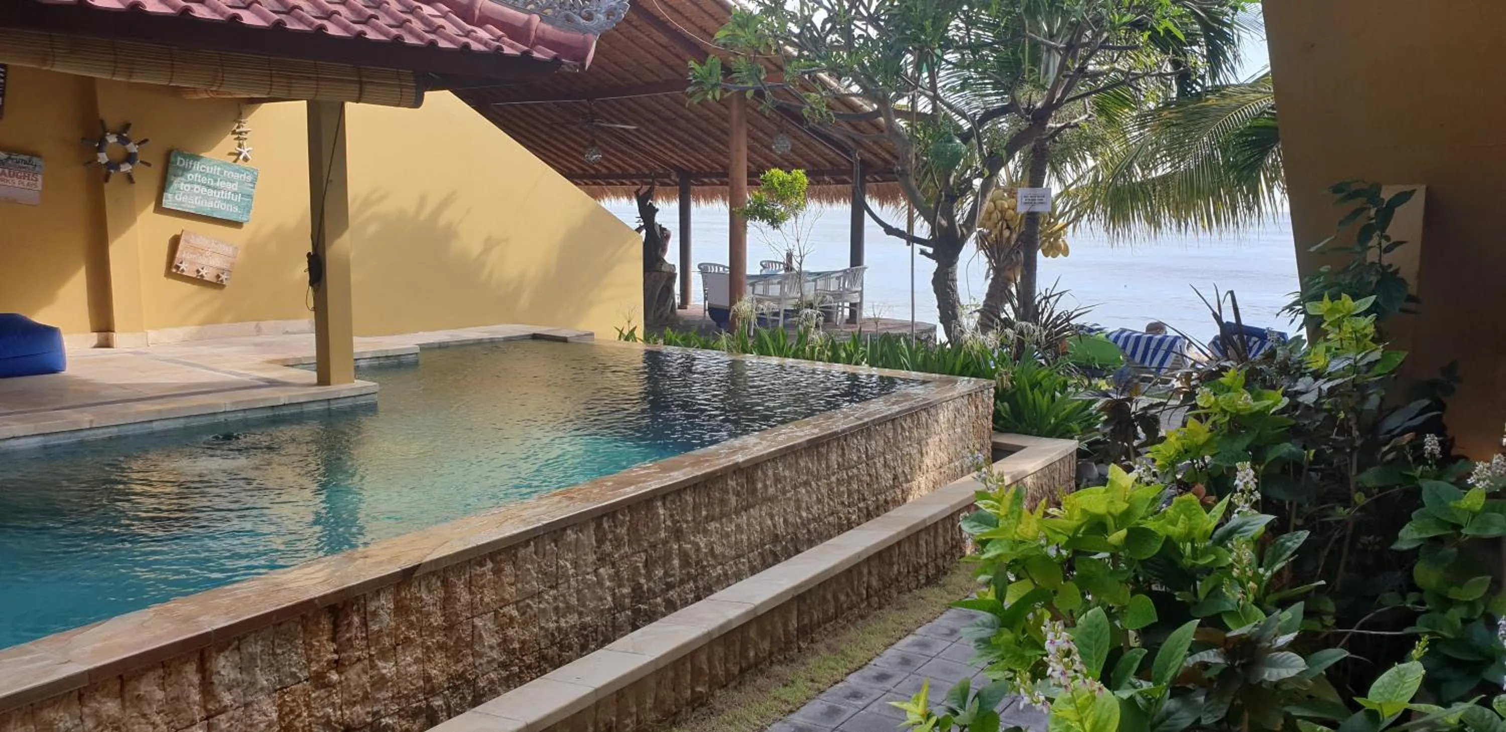 Restaurant/places to eat in Nalini Resort