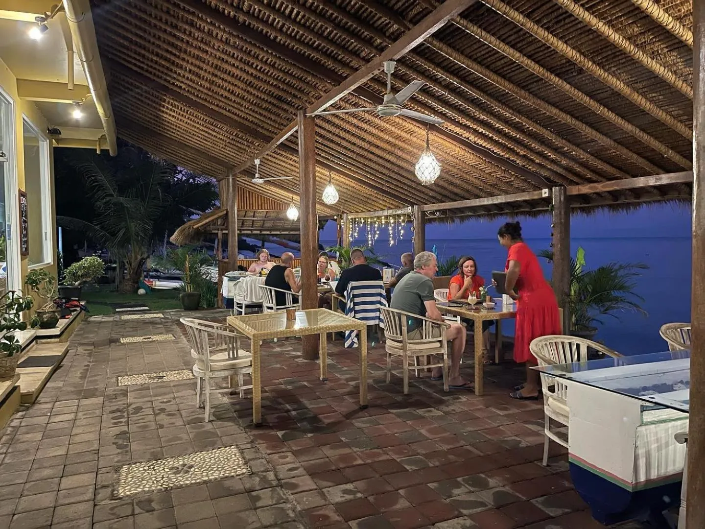 Restaurant/places to eat in Nalini Resort
