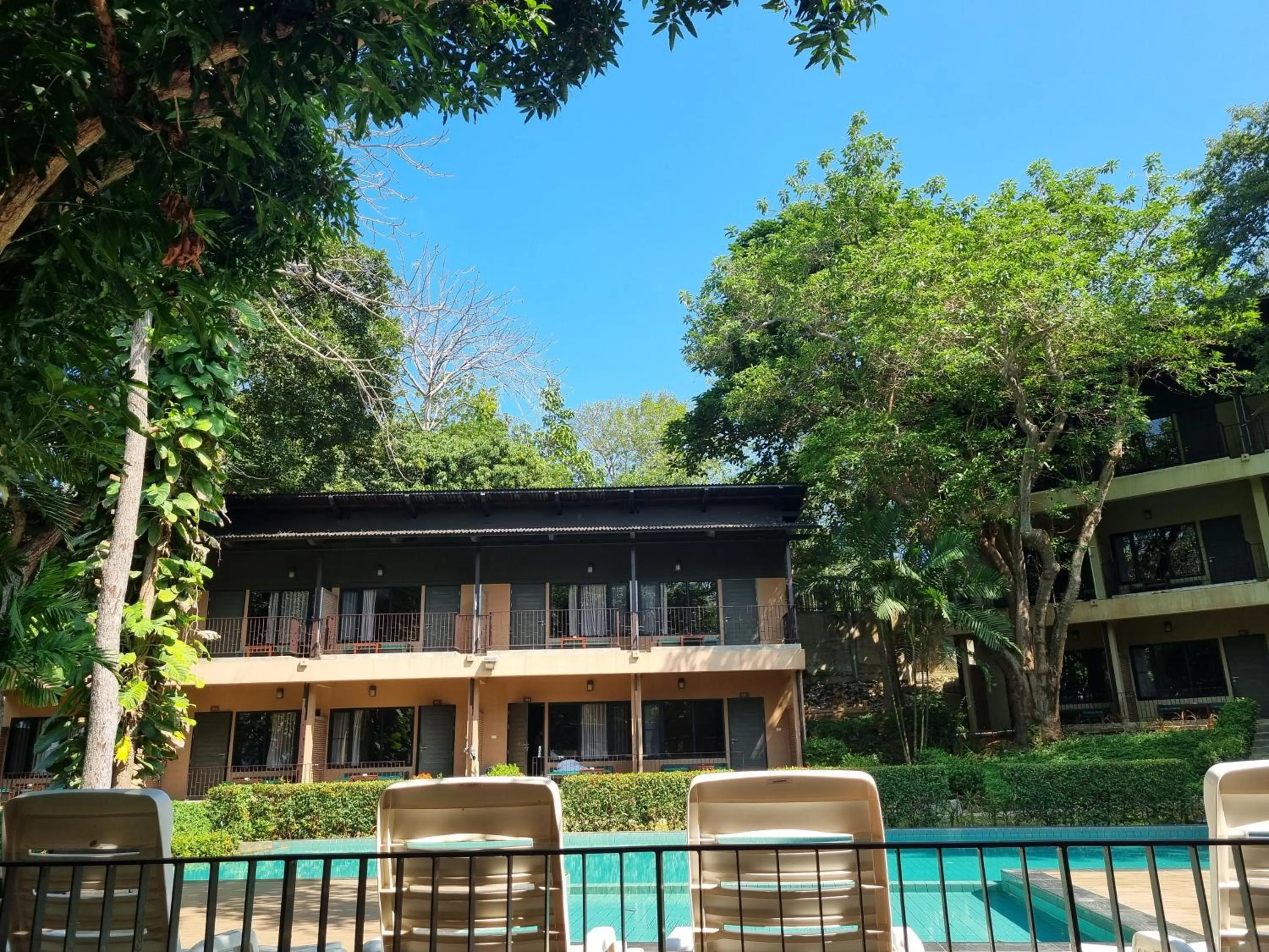 Property building in Samed Hideaway Resort