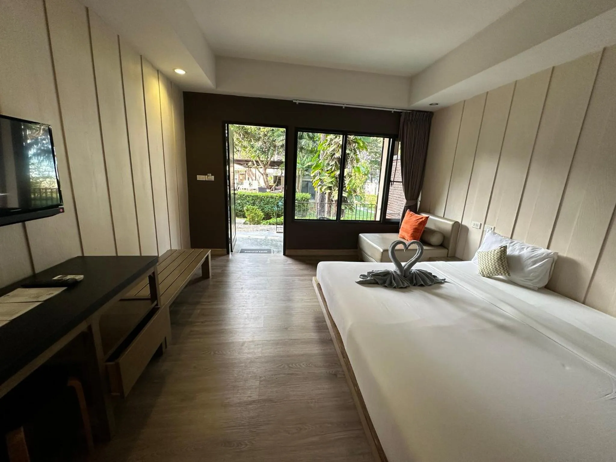 Bedroom, Bed in Samed Hideaway Resort
