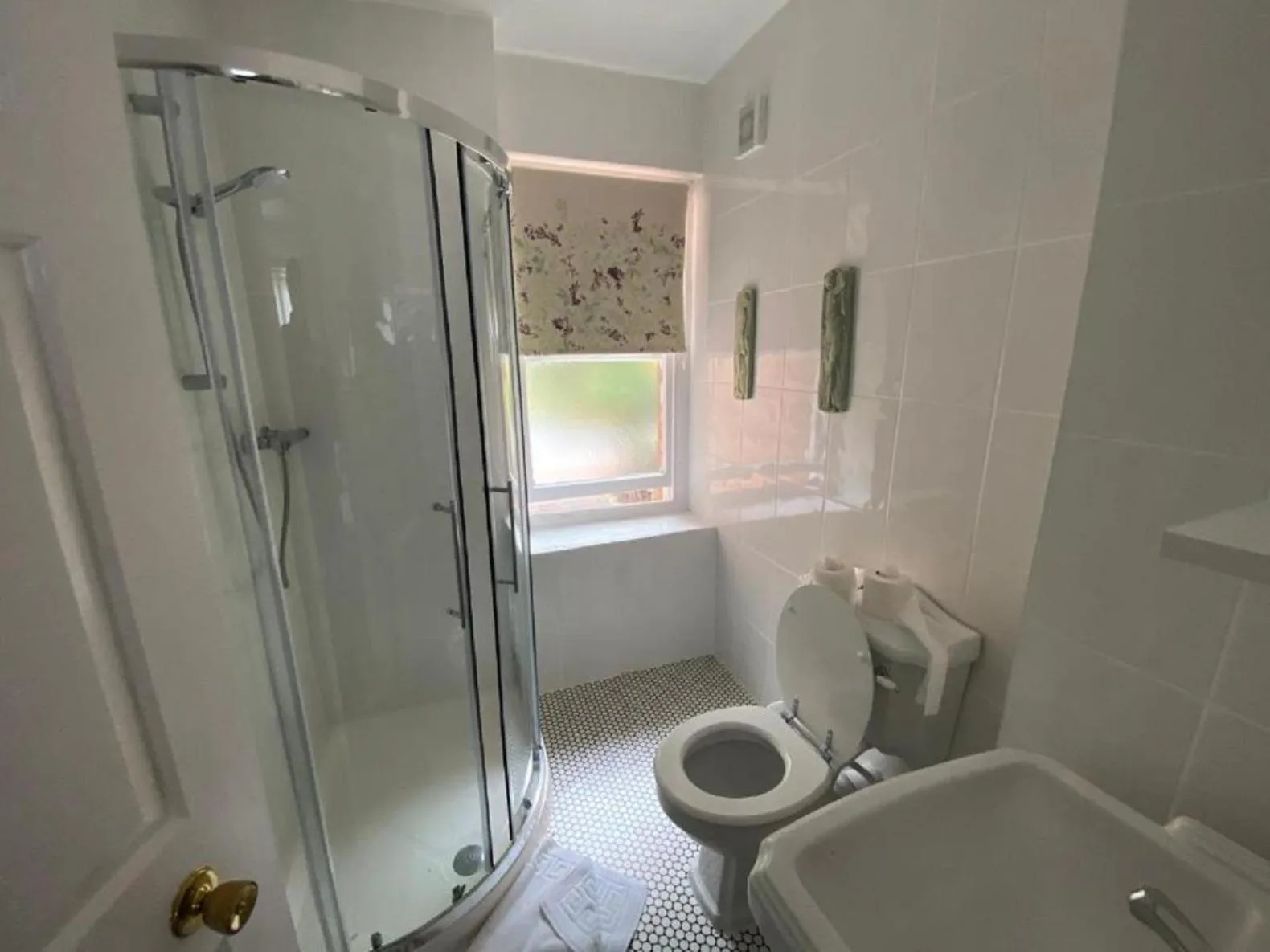 Shower in Pickwicks Guest House