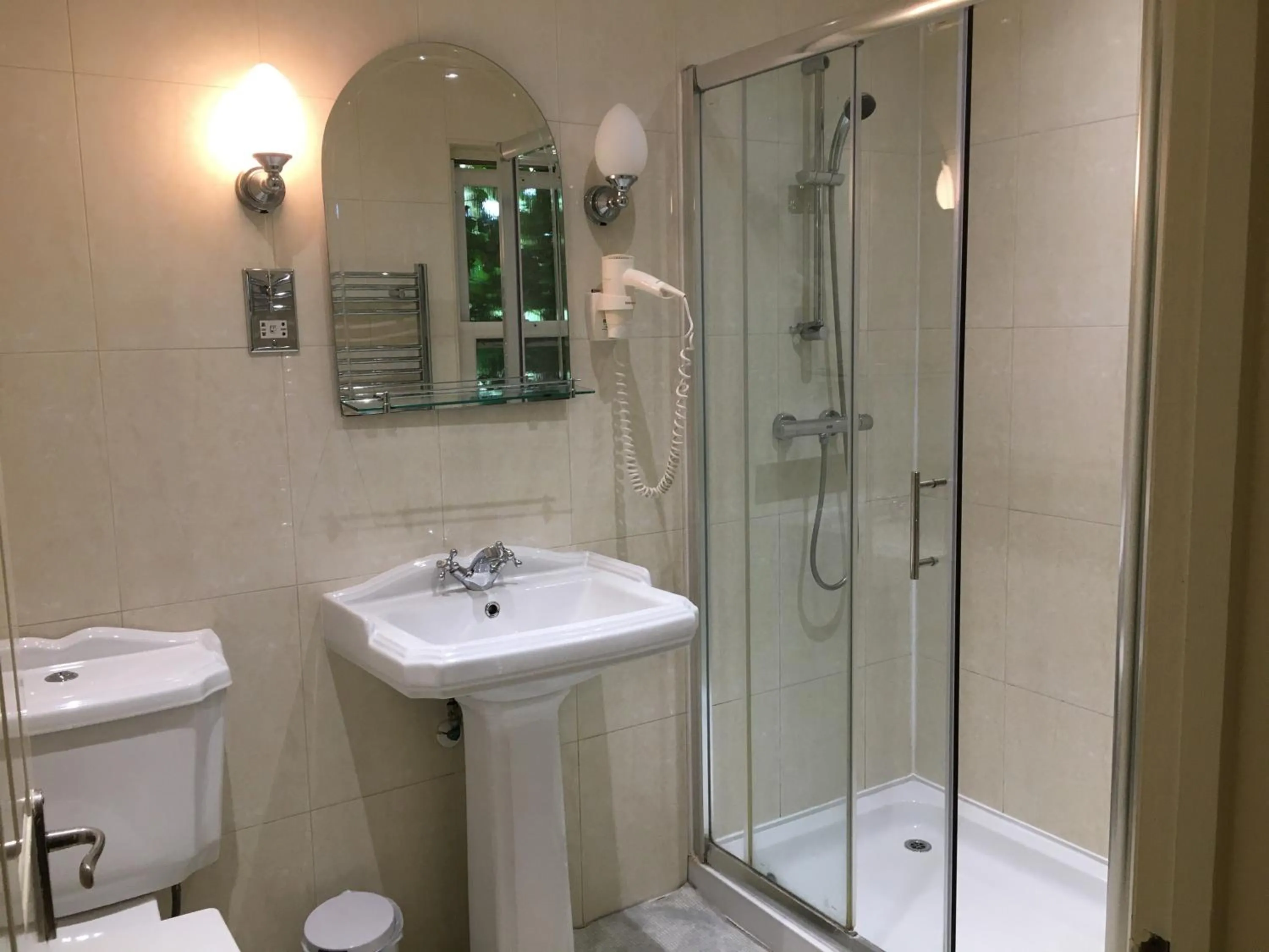 Shower in Pickwicks Guest House