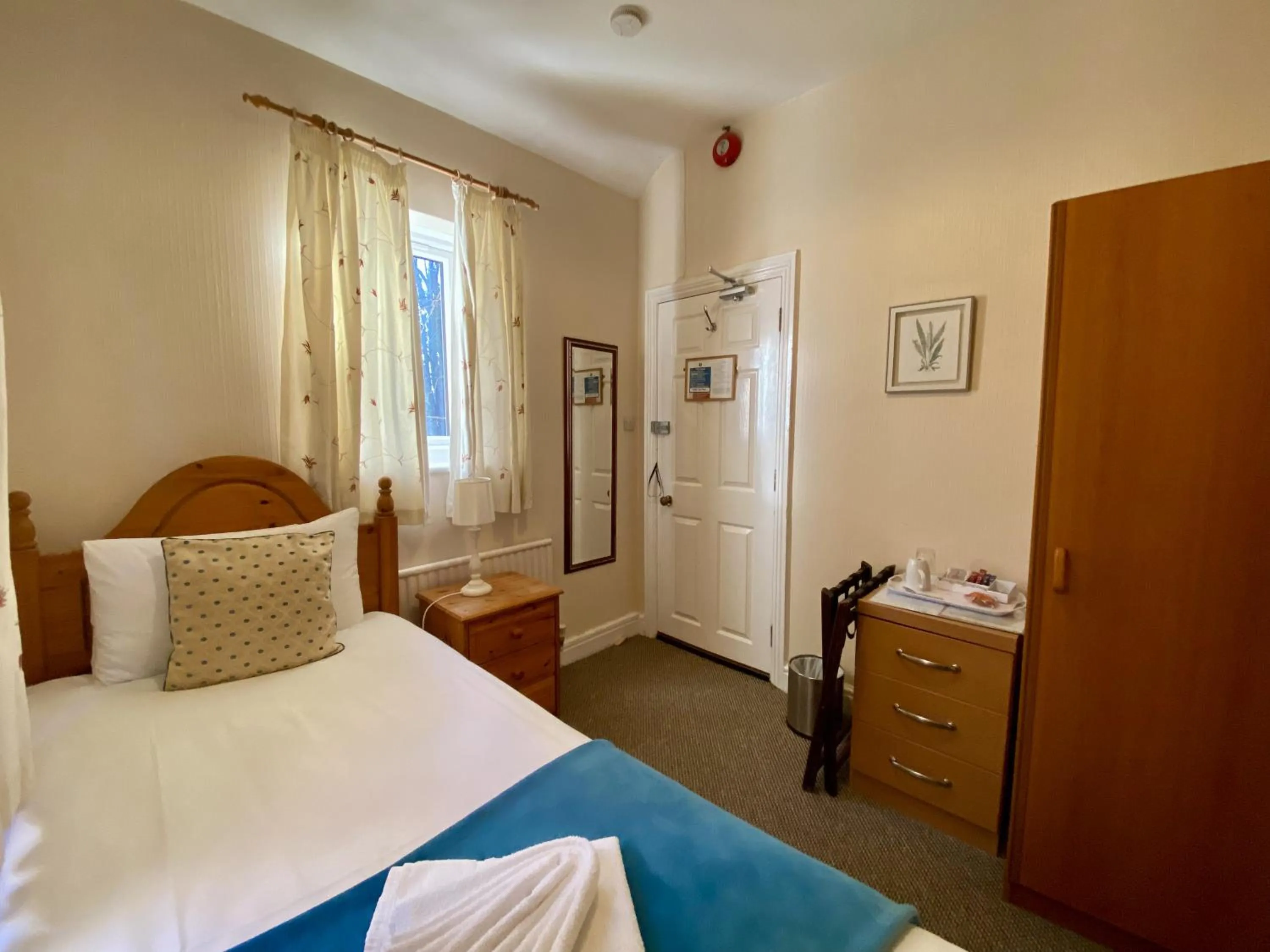 Bed in Pickwicks Guest House