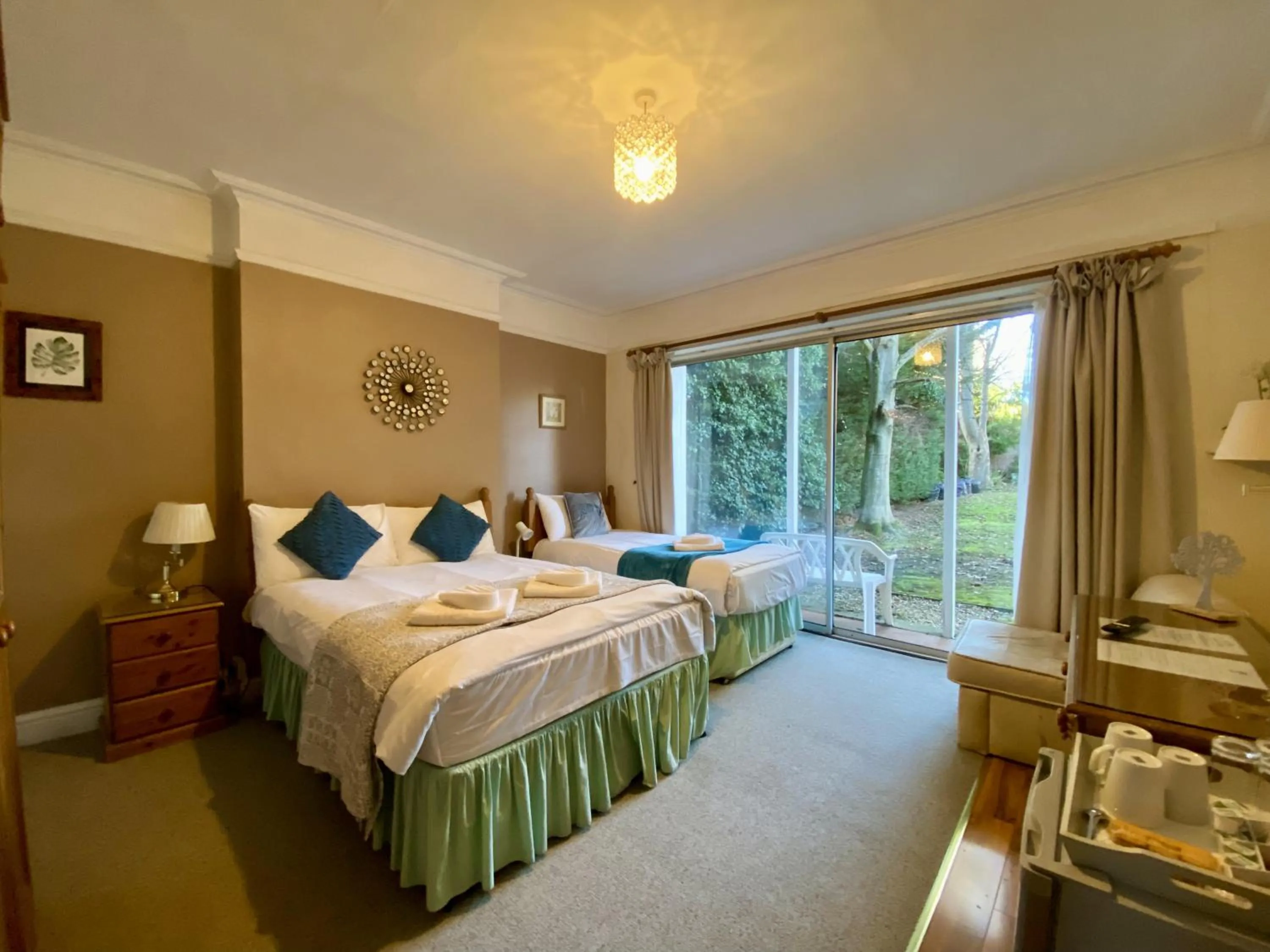 View (from property/room), Bed in Pickwicks Guest House