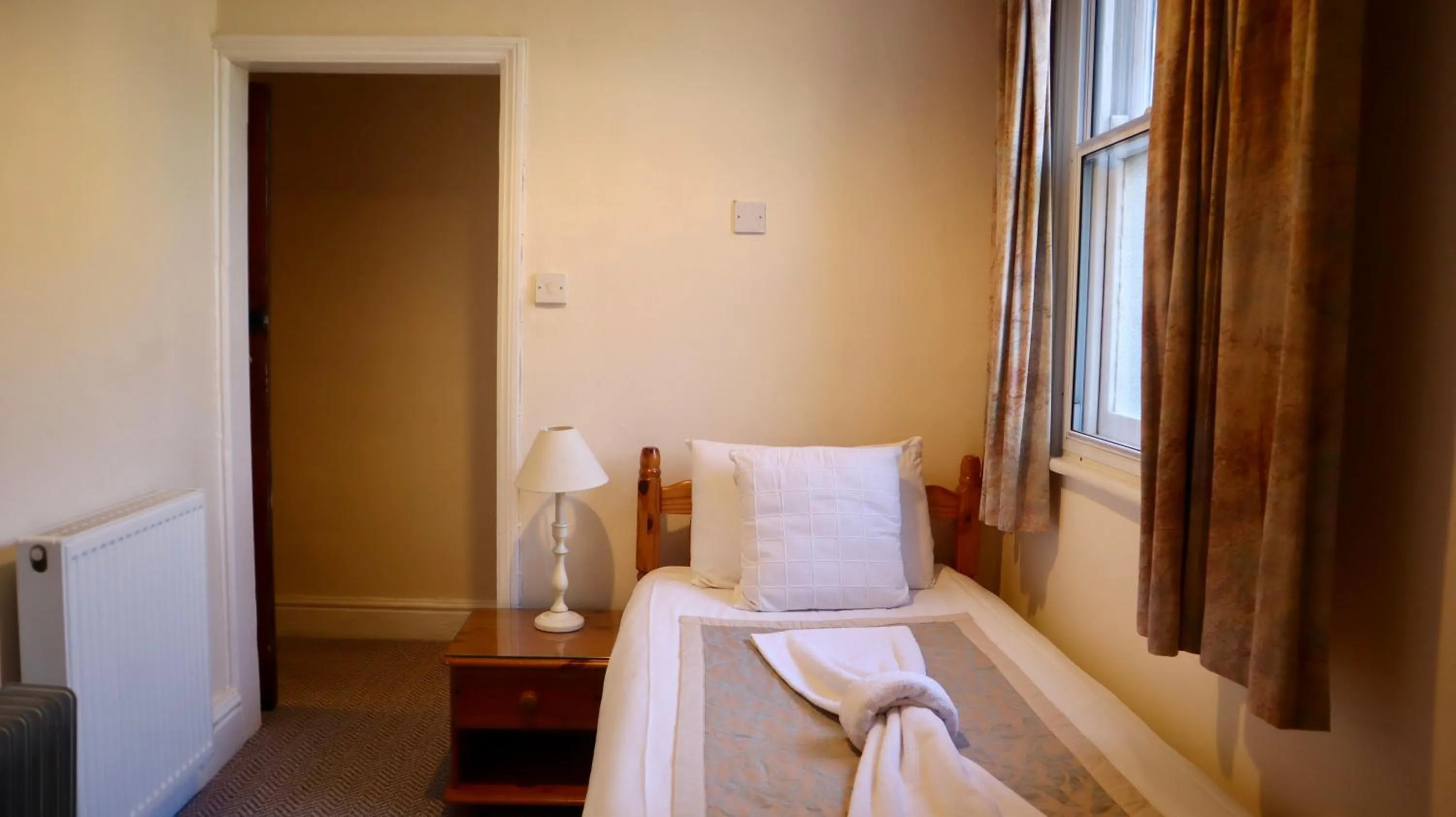 View (from property/room), Bed in Pickwicks Guest House