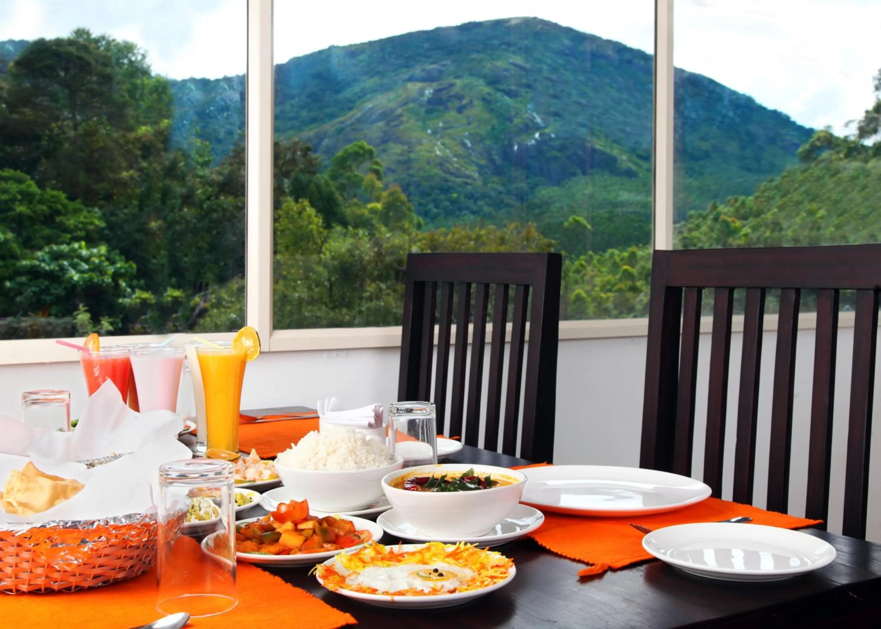 Food and drinks in Pine Tree Munnar