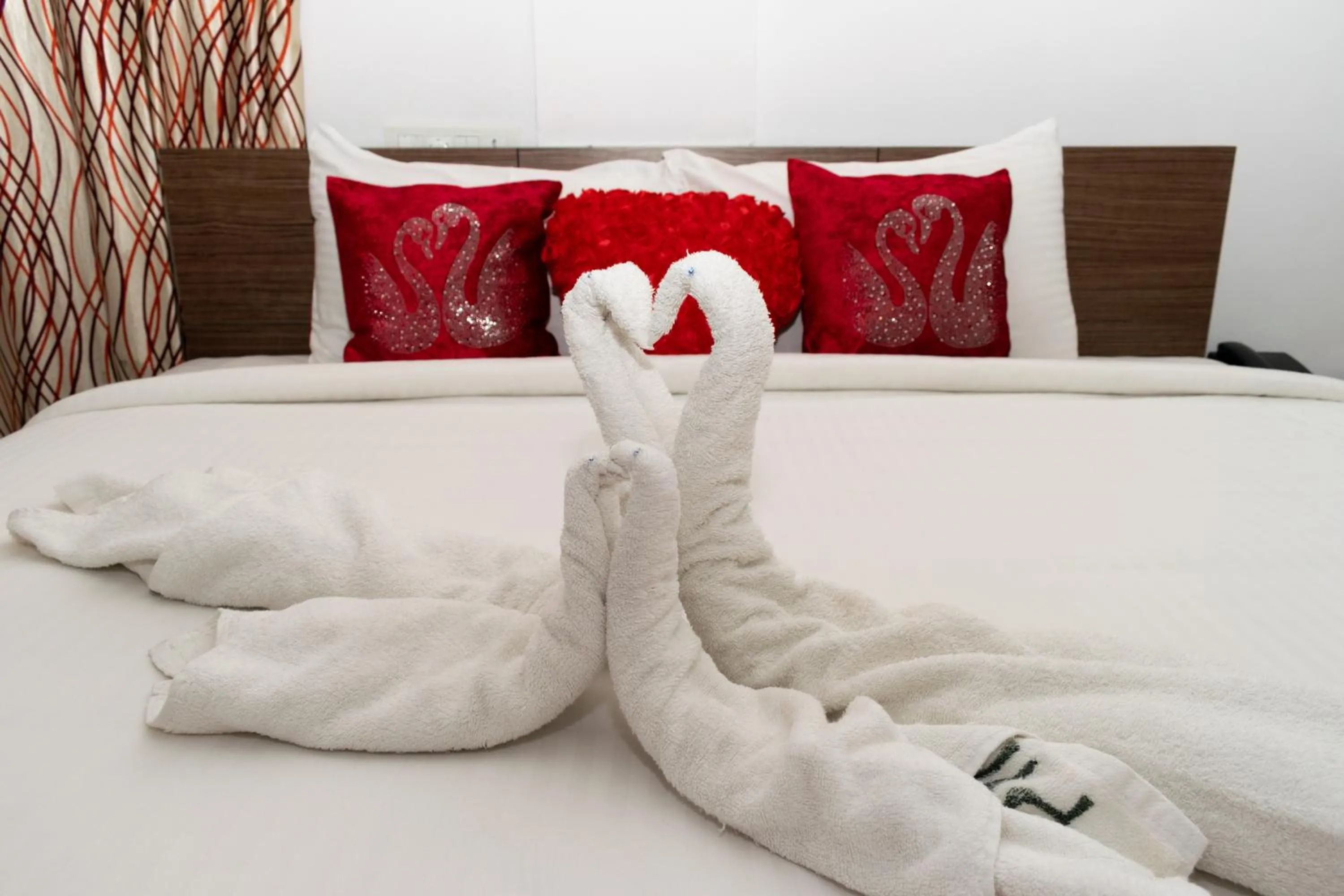 Bedroom, Bed in Pine Tree Munnar