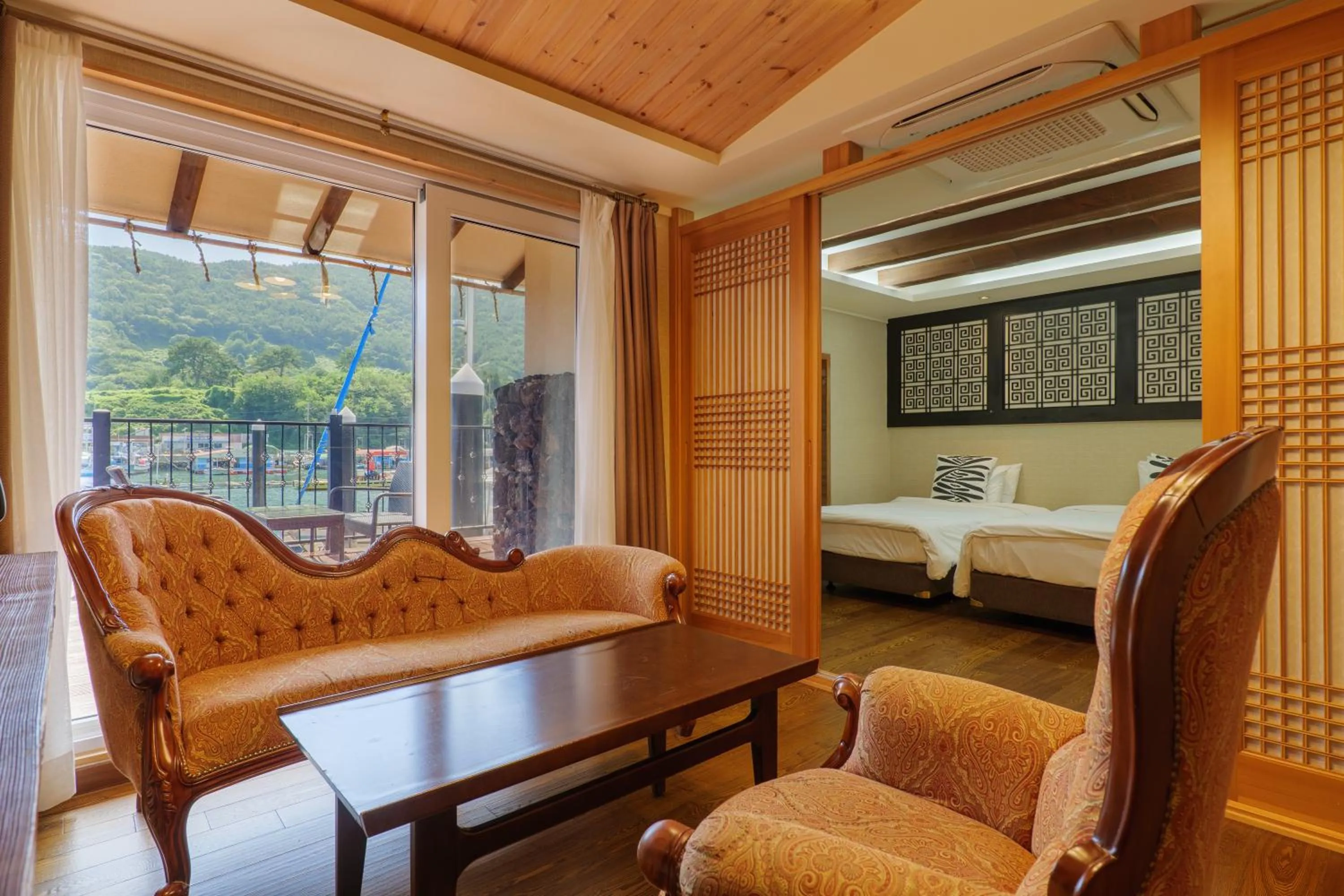 Bed in Tongyeong Hansan Marina Resort