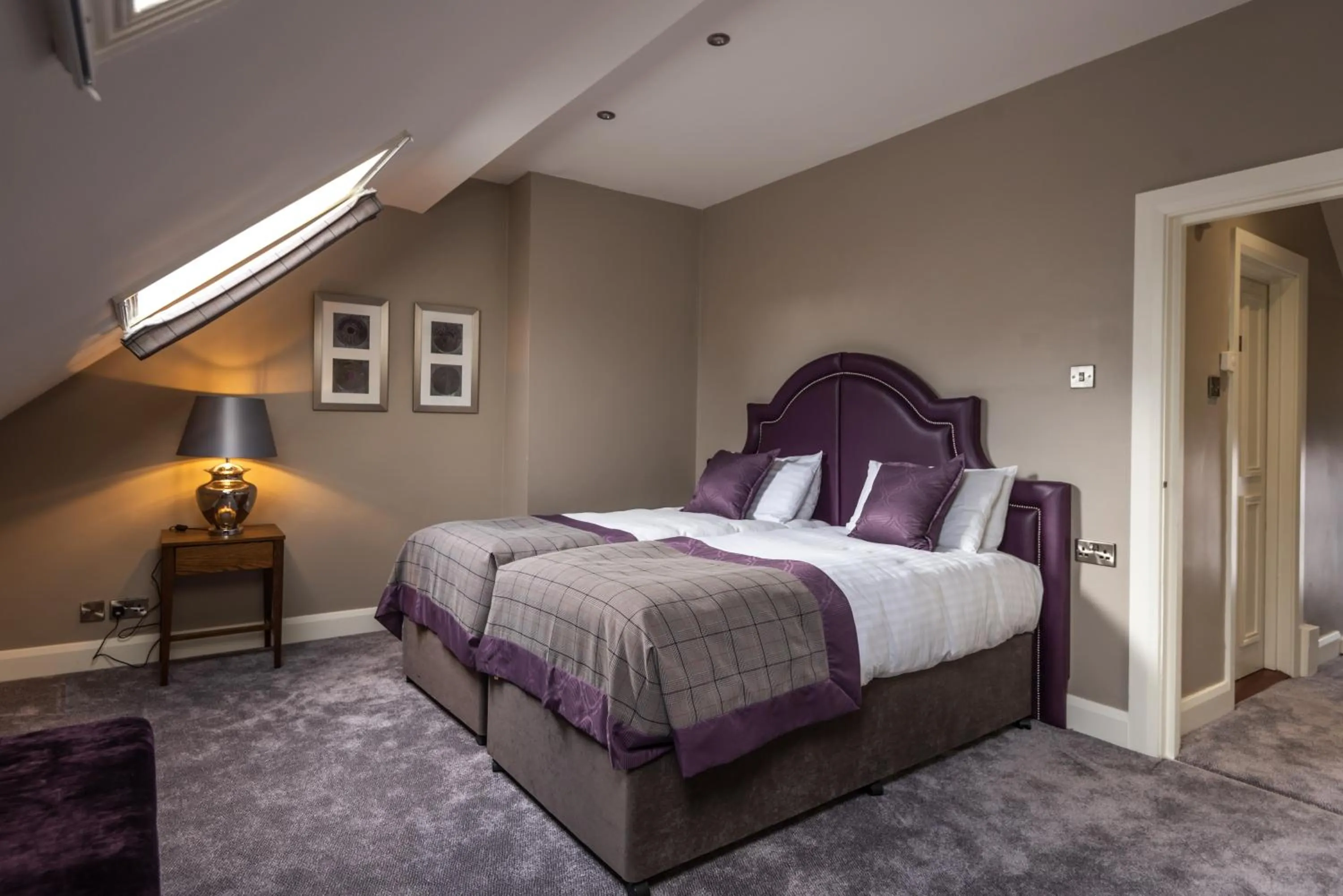 Bed in Bishop's Gate Hotel