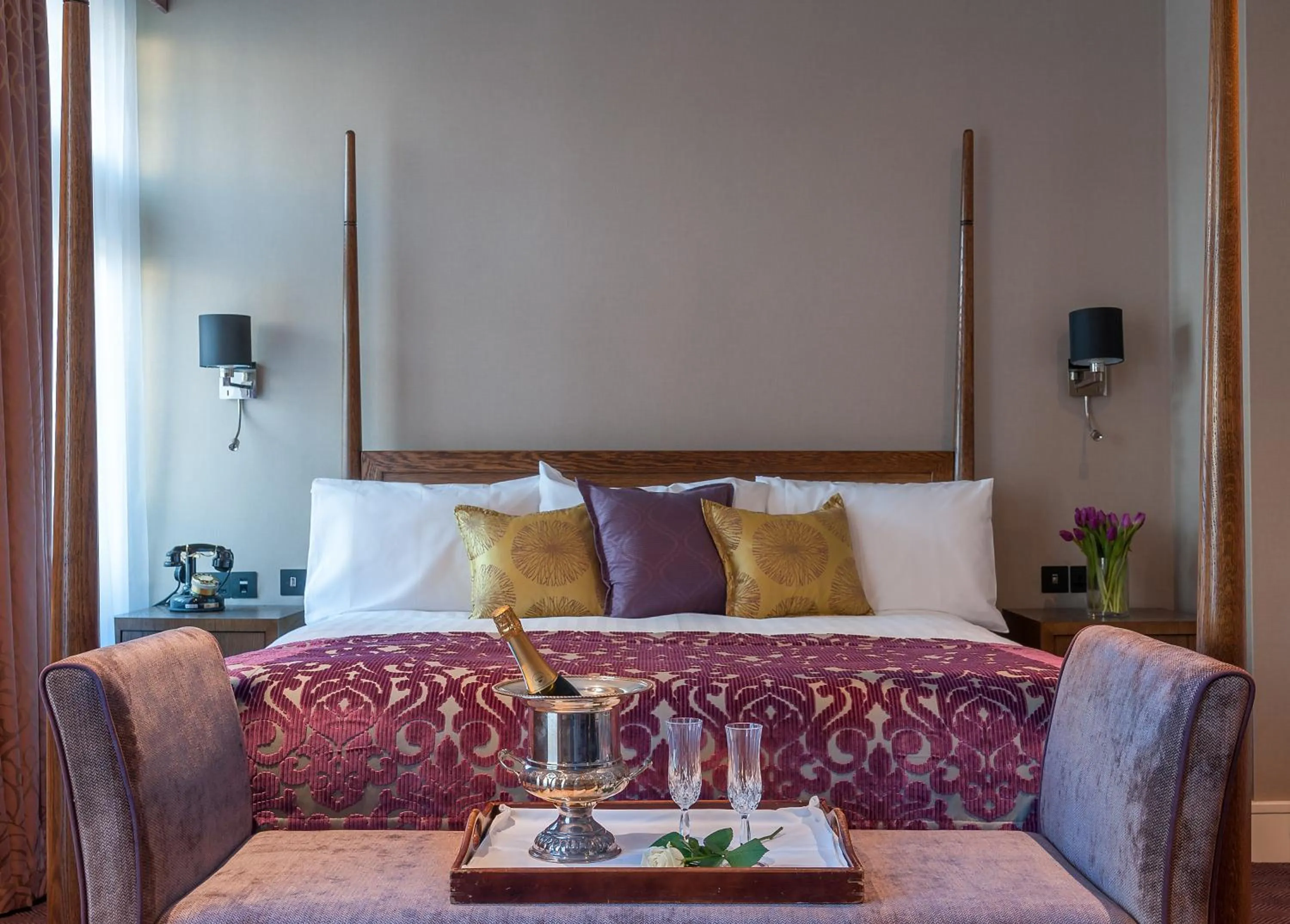 Bedroom, Bed in Bishop's Gate Hotel