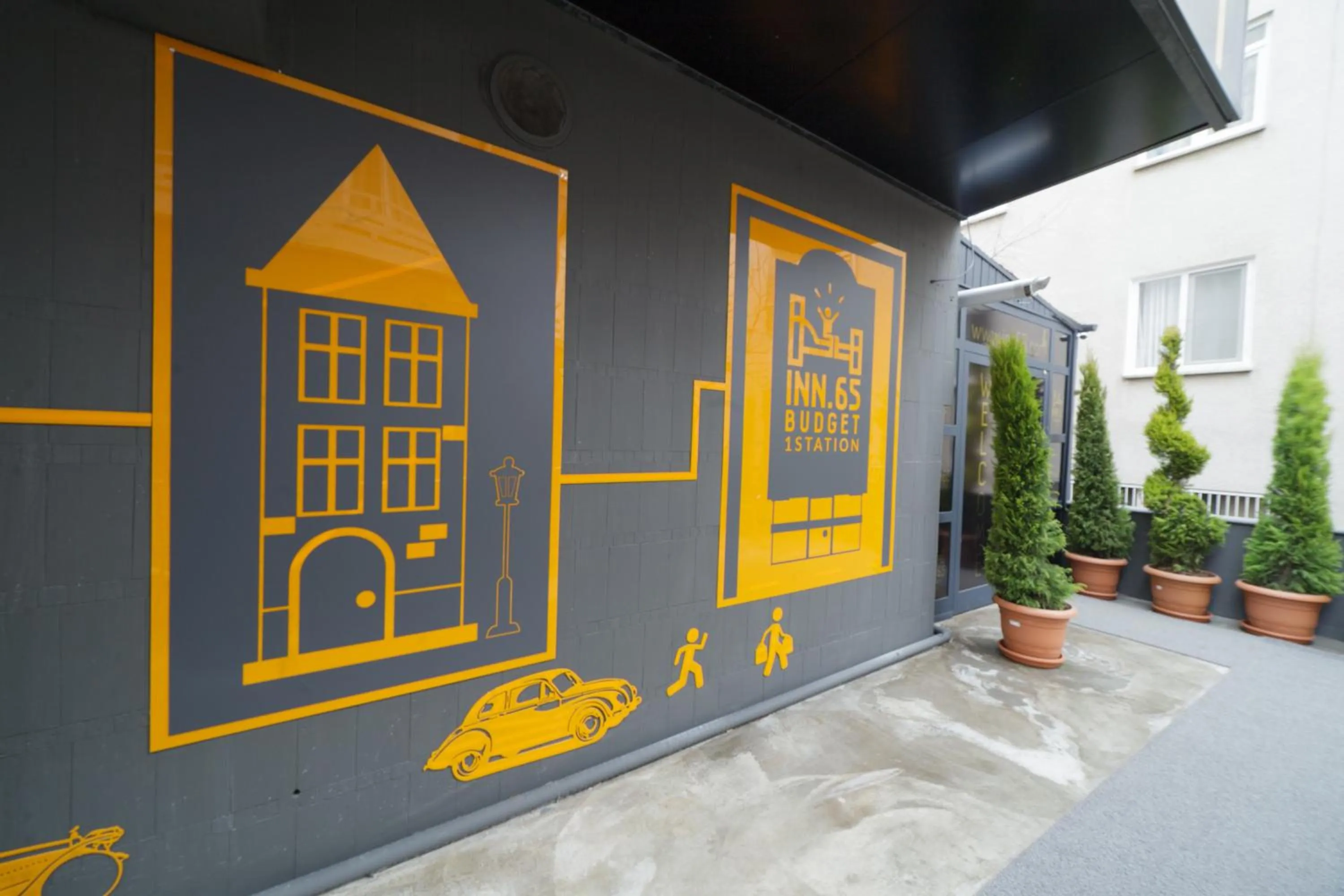 Property building in Inn 65 Budget