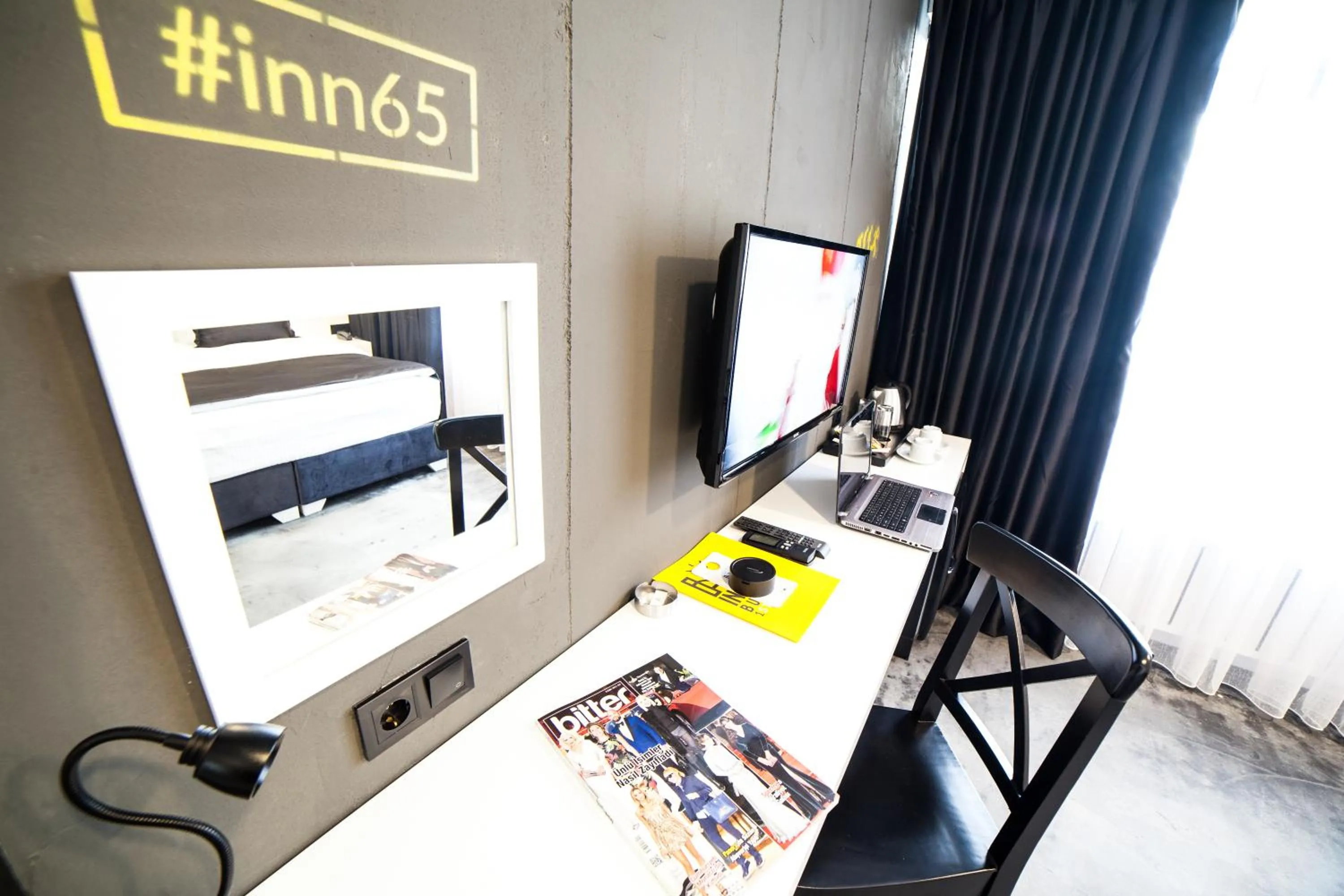 TV and multimedia, TV/Entertainment Center in Inn 65 Budget