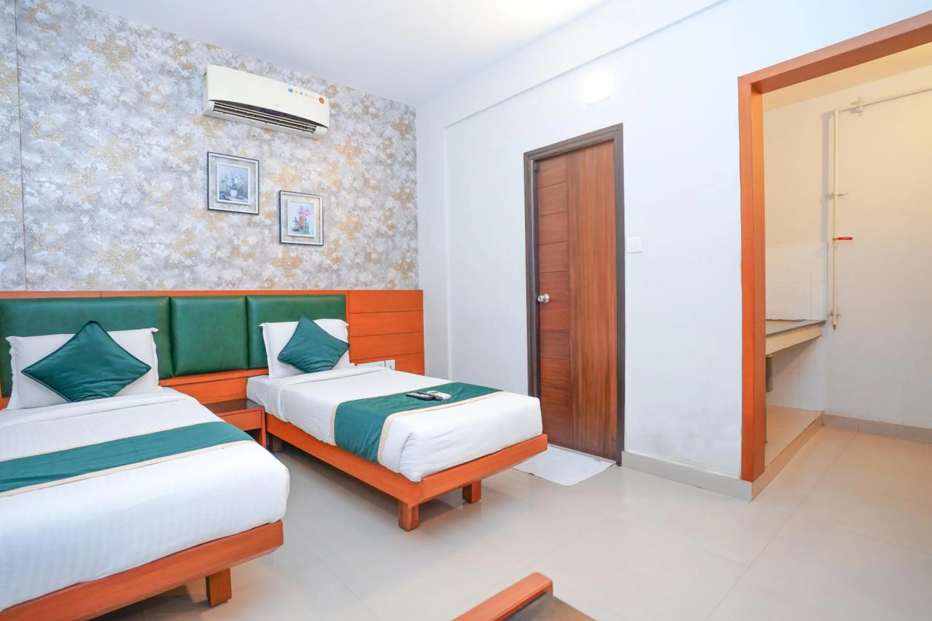 Bed in Zaith Residency Near US Consulate & Apollo hospitals