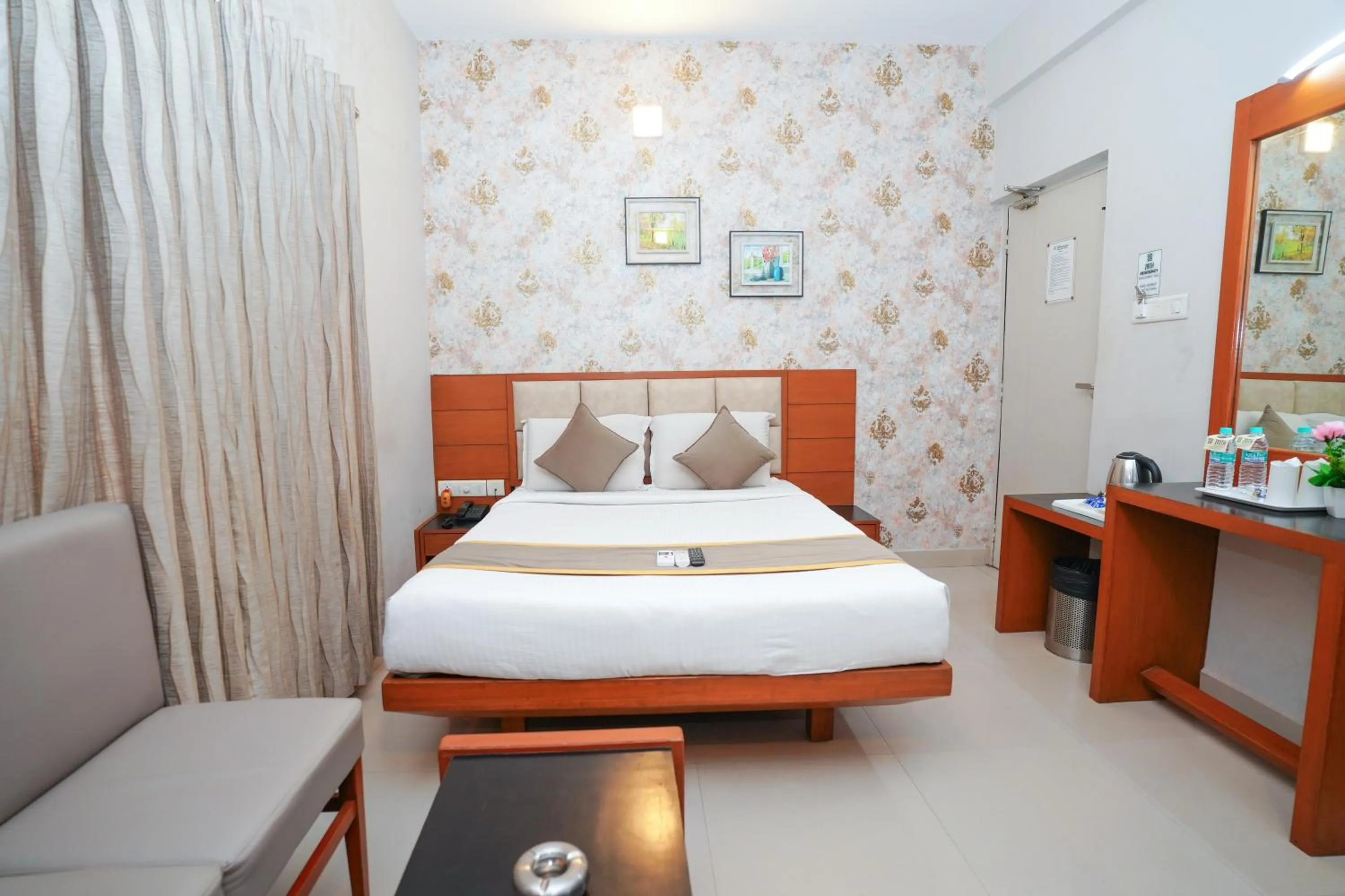 Bed in Zaith Residency Near US Consulate & Apollo hospitals