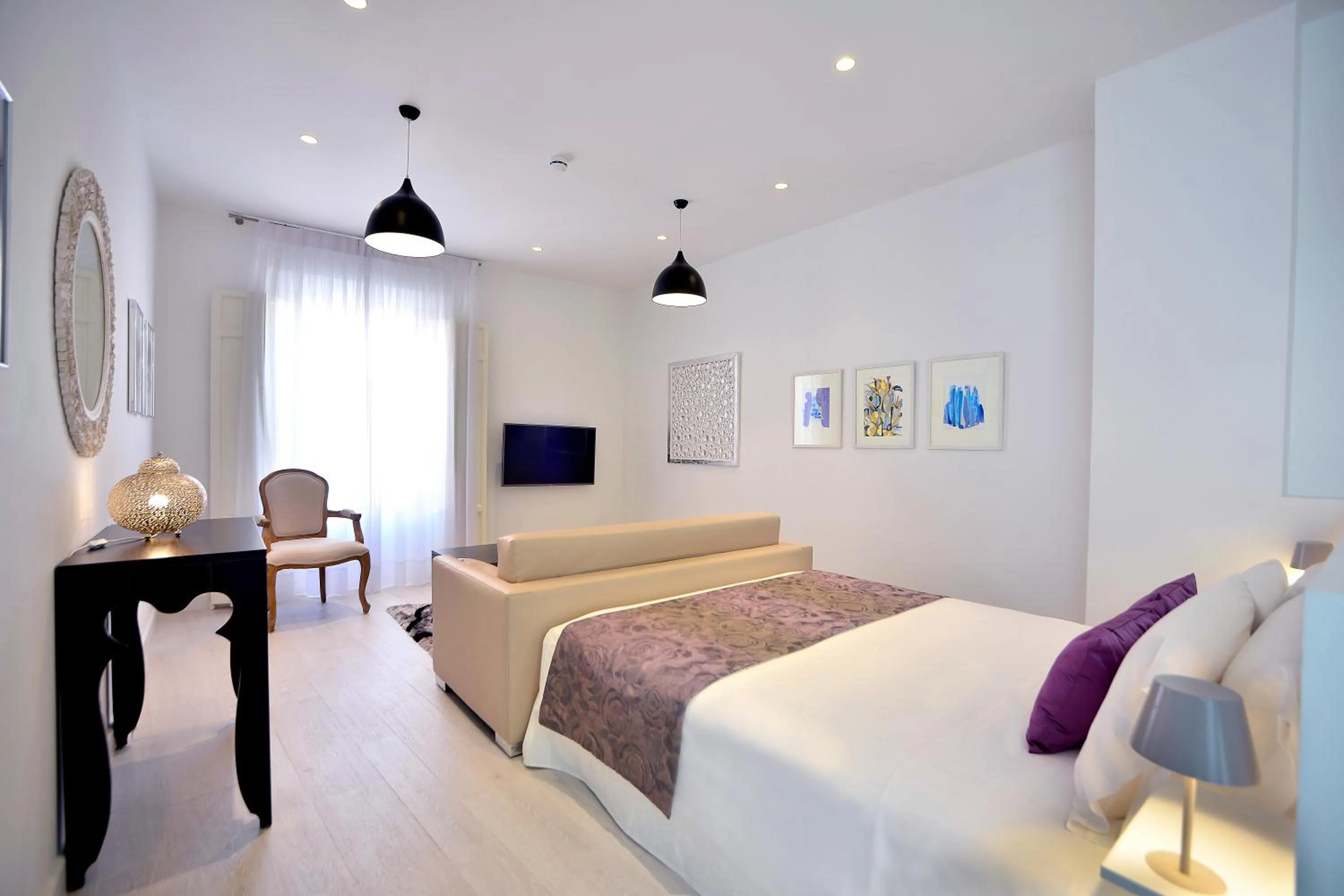 Living room, Bed in El Armador Casa Palacio by Luxury Suites Cádiz