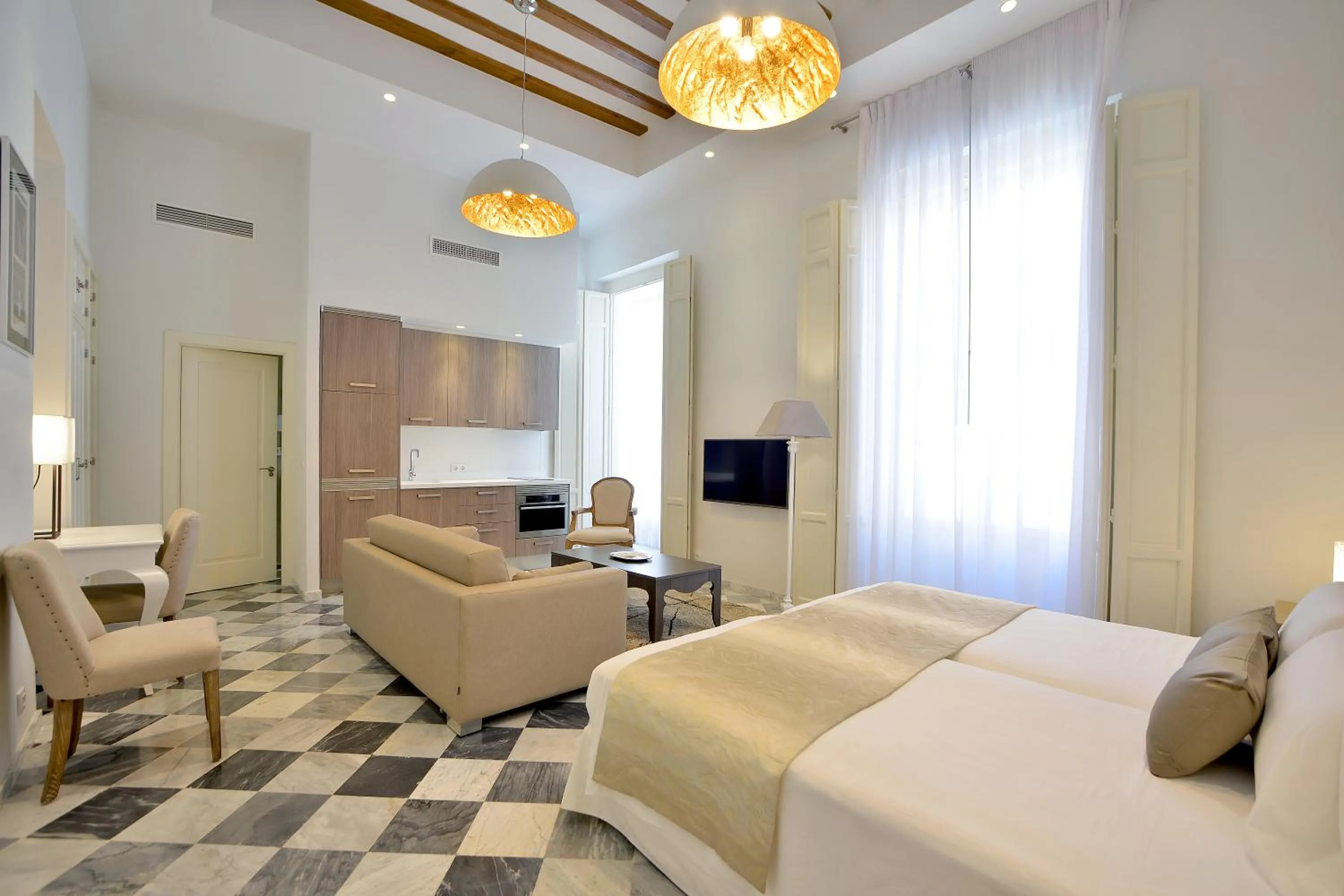 Area and facilities, Bed in El Armador Casa Palacio by Luxury Suites Cádiz