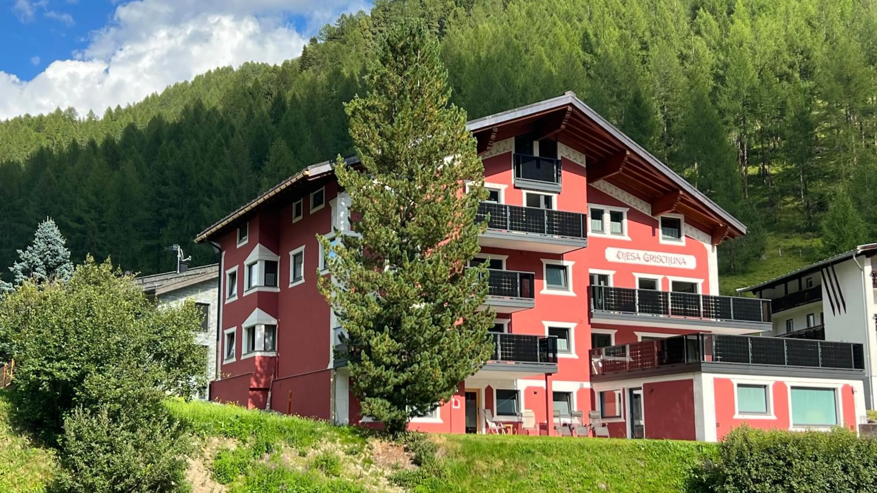 Property building in Aparthotel Grischuna