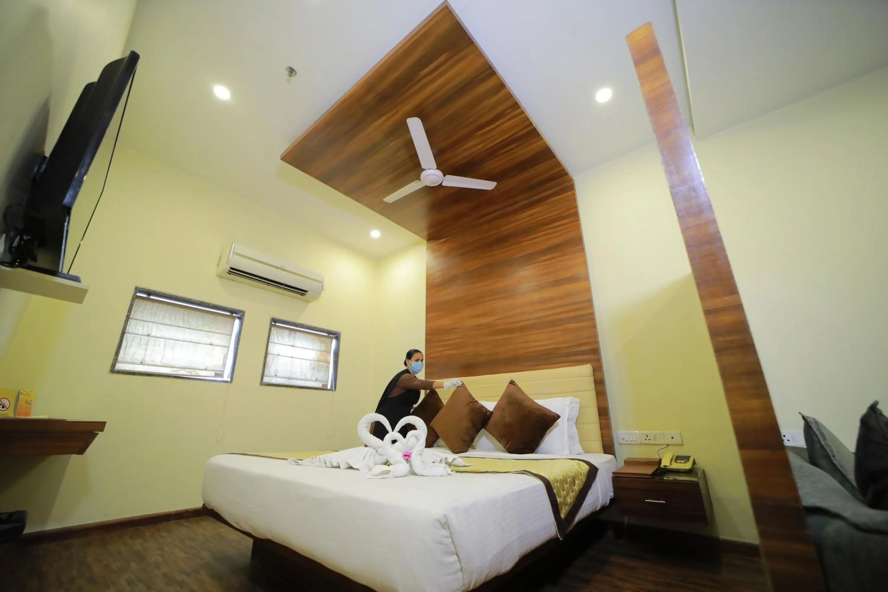 Bed in Vijaya Tej Clarks Inn