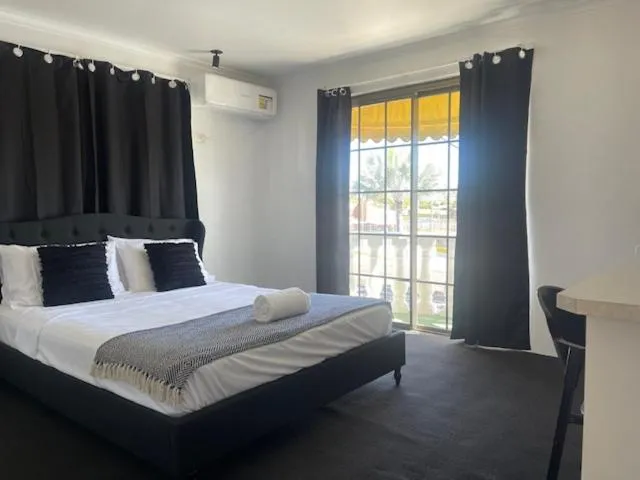 Balcony/Terrace, Bed in Glenlyon Lodge - Gladstone