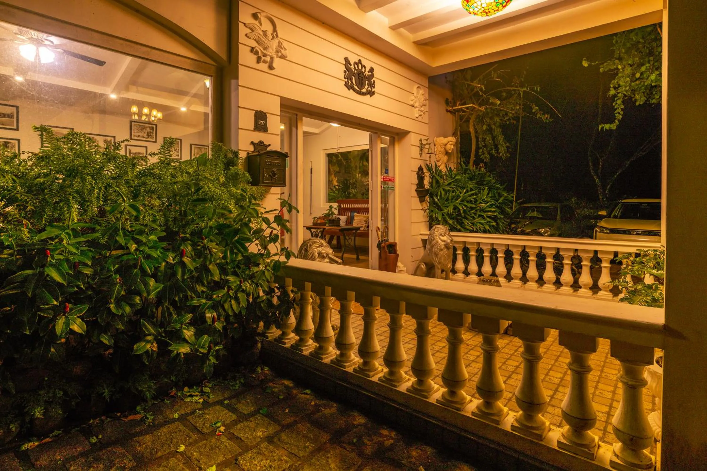 Facade/entrance in Tea Harvester