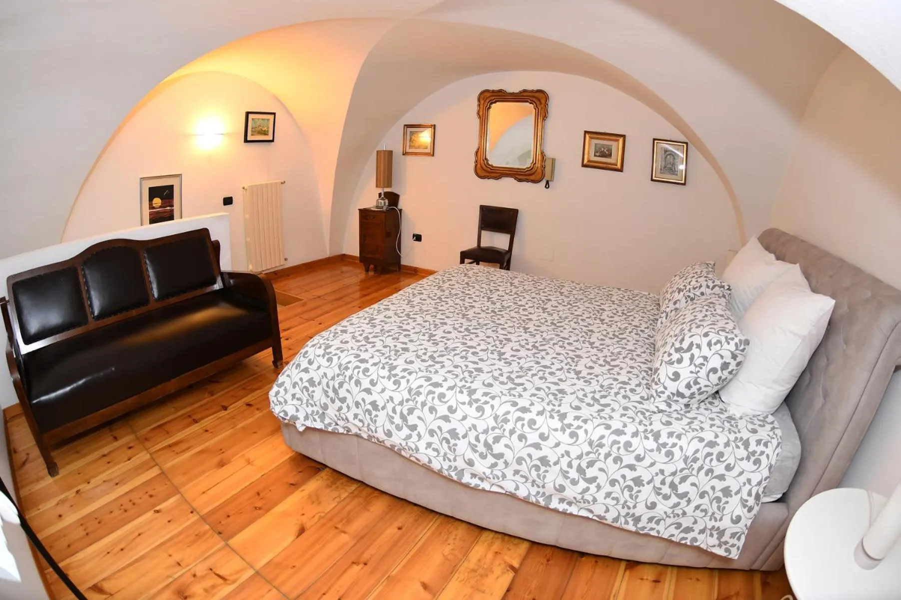 Bed in Il Frantoio 1937