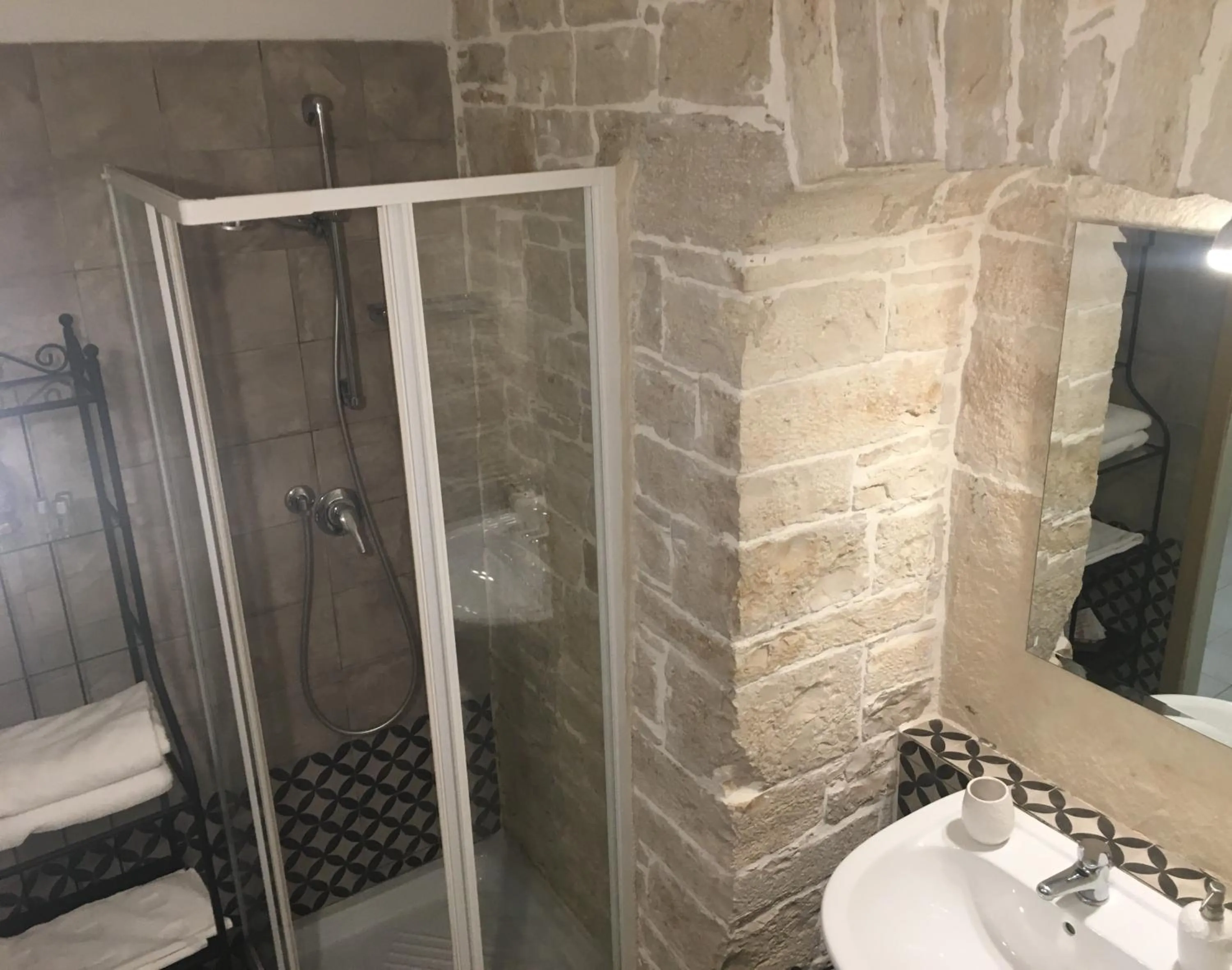 Shower in Il Frantoio 1937