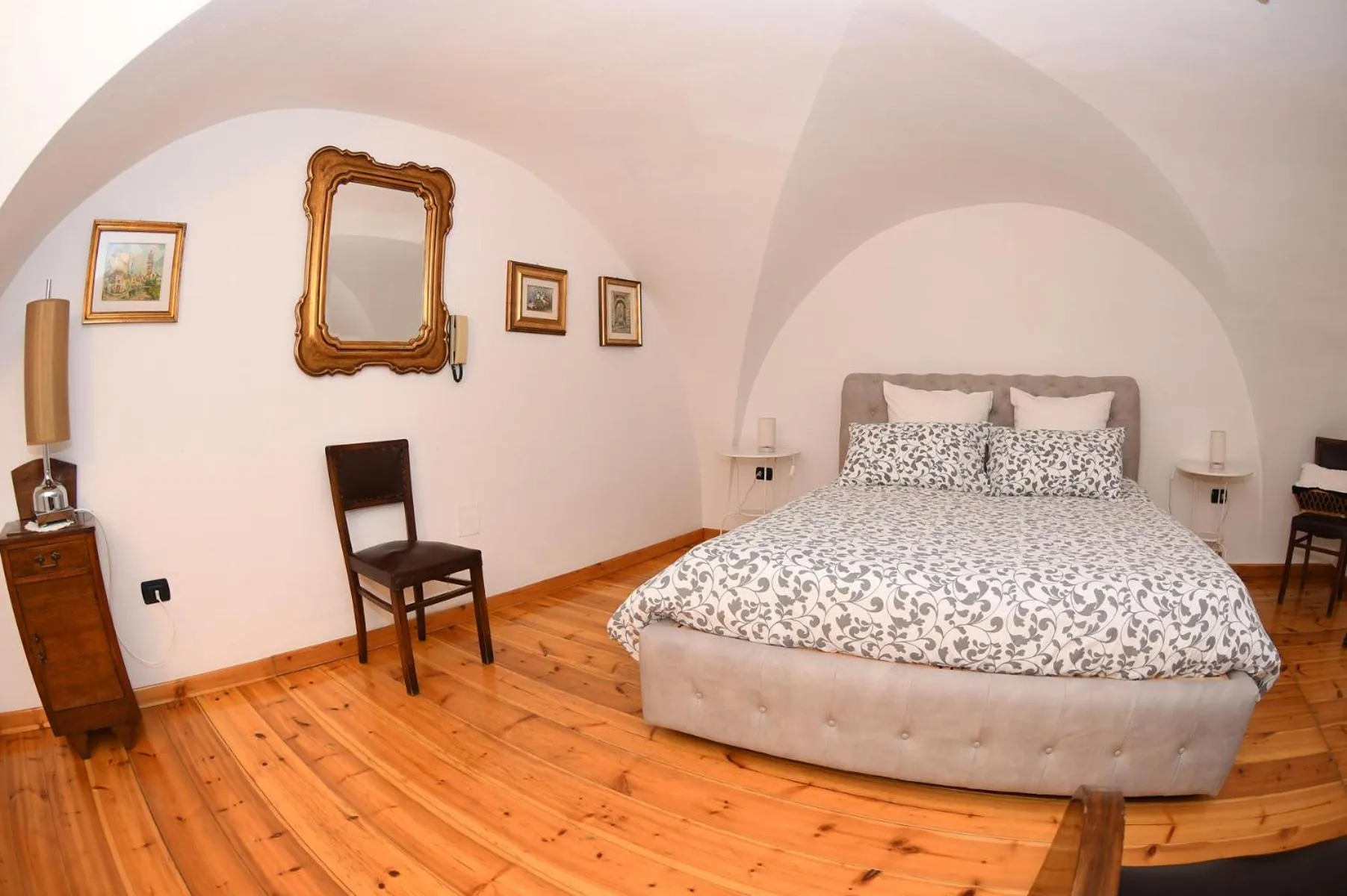 Bed in Il Frantoio 1937