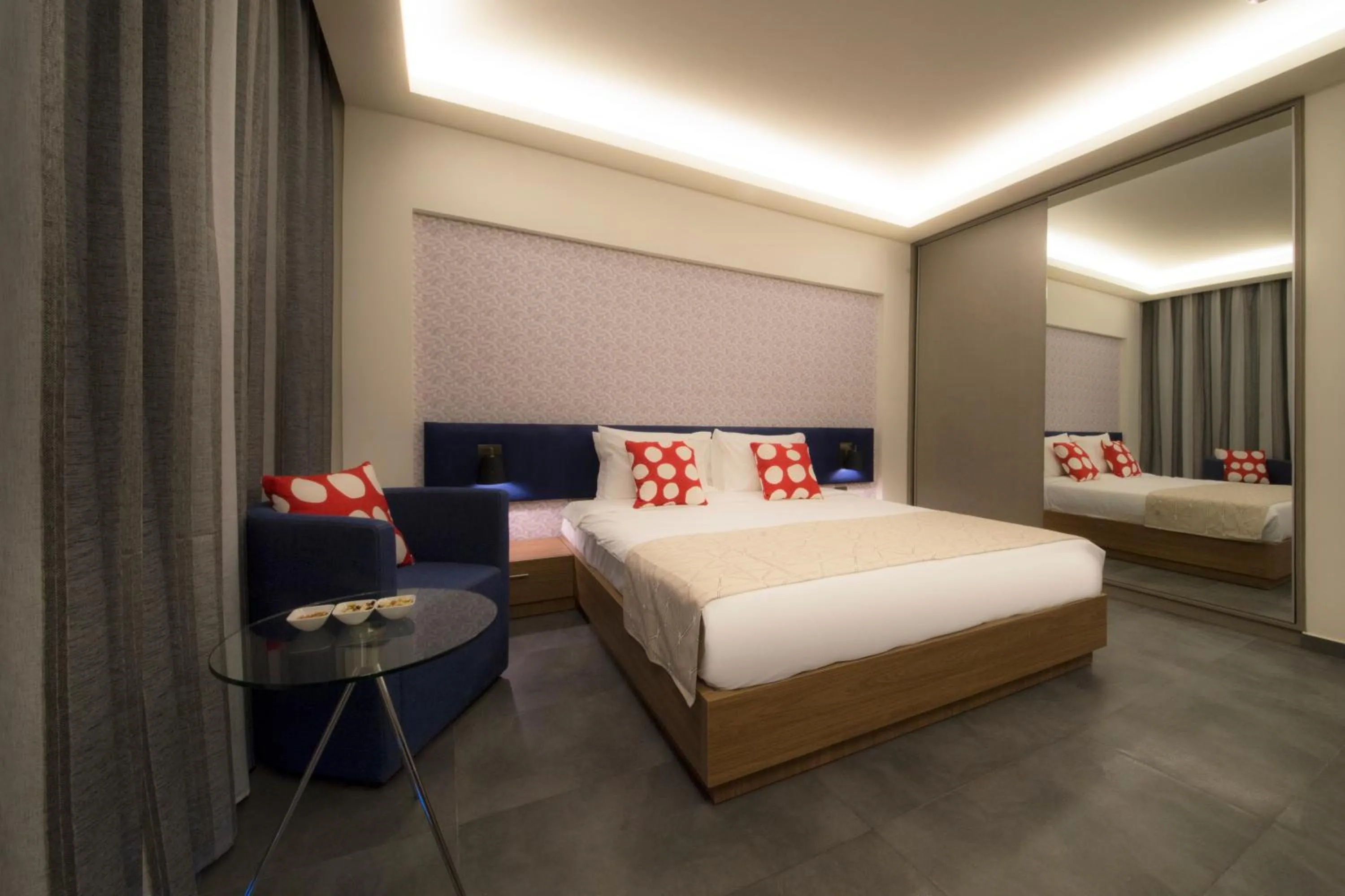 Coffee/tea facilities, Bed in Urban Central Suites - Beirut