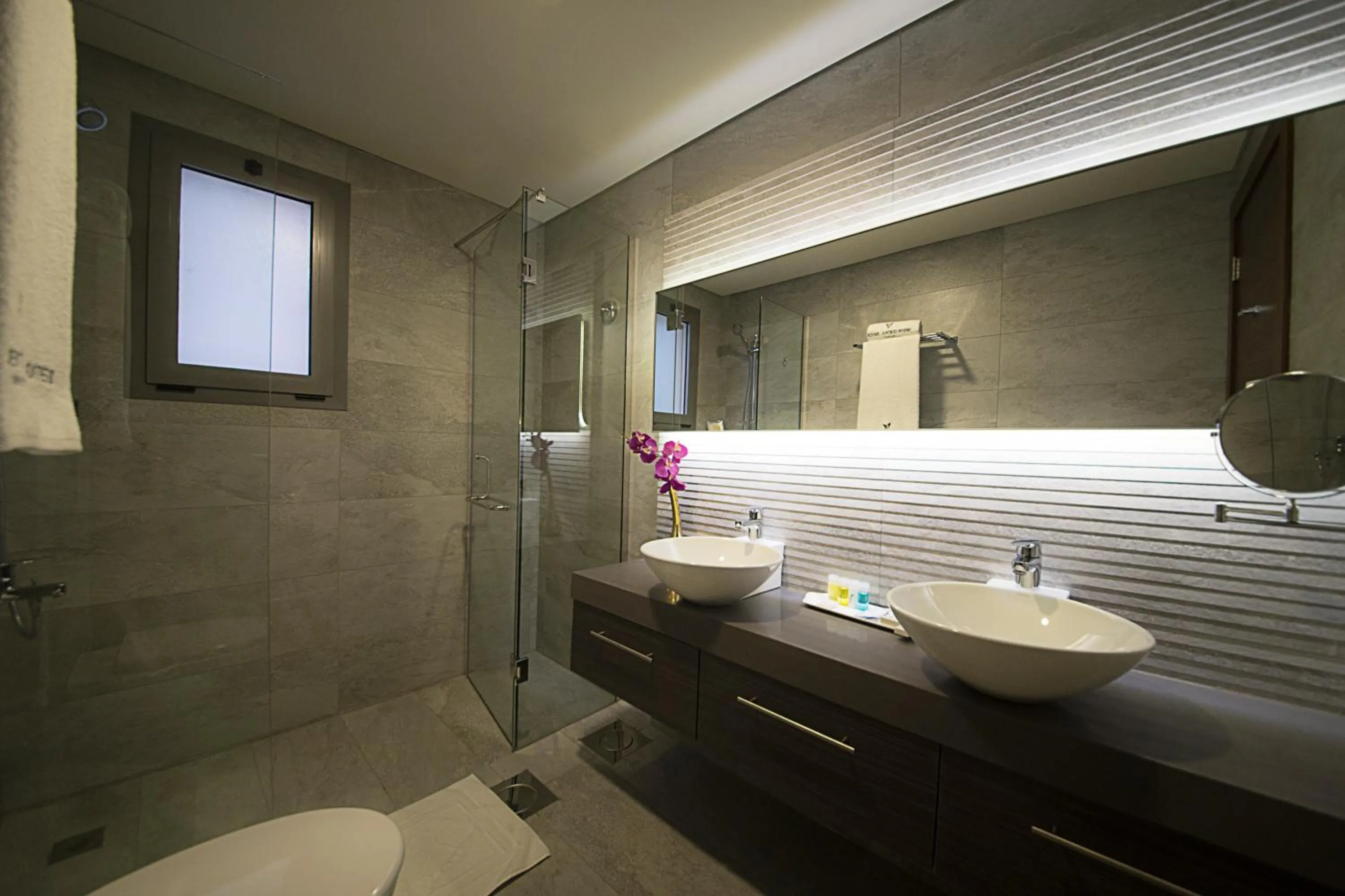 Shower in Urban Central Suites - Beirut