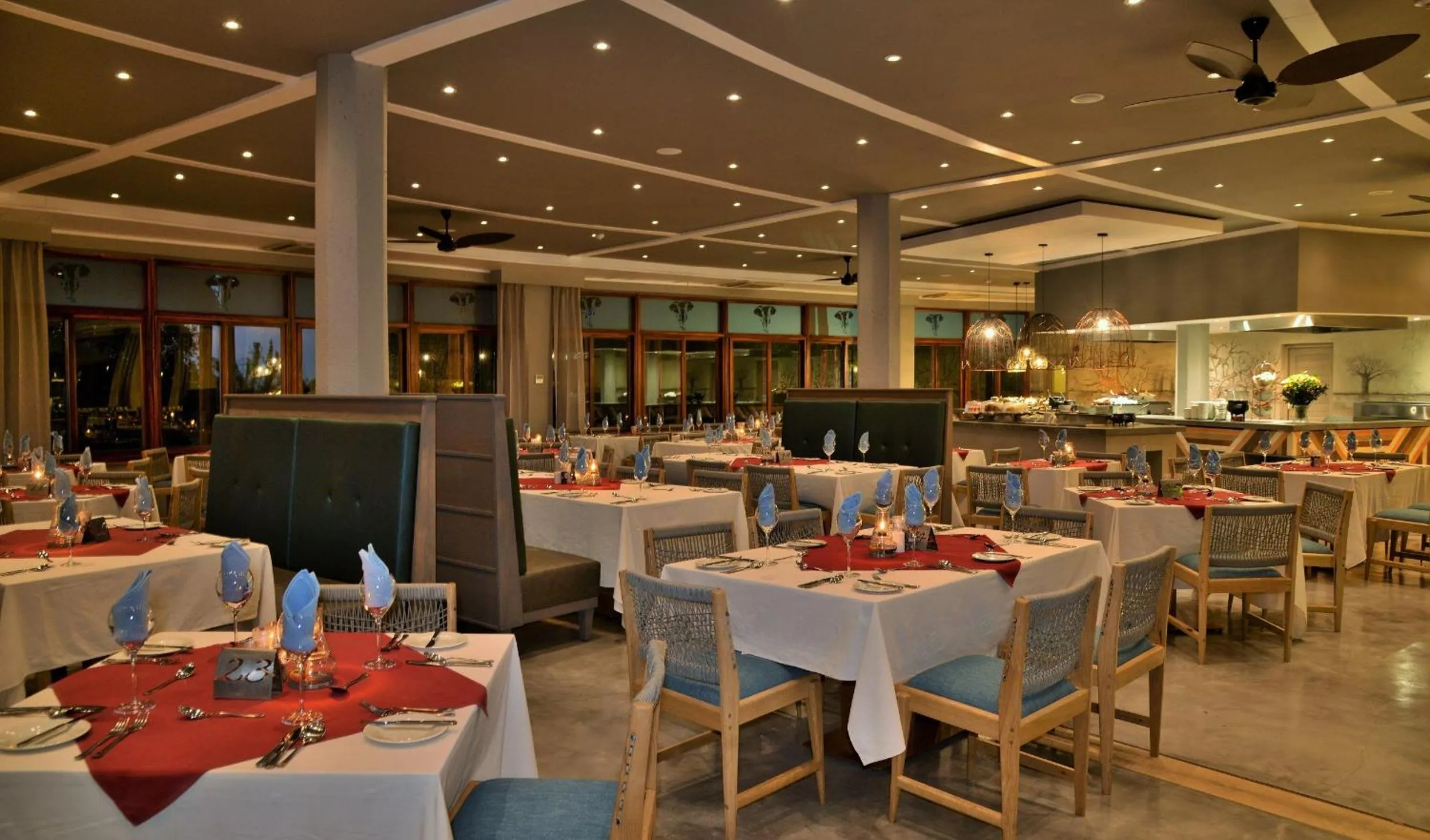 Restaurant/places to eat in Cresta Mowana Safari Resort & Spa