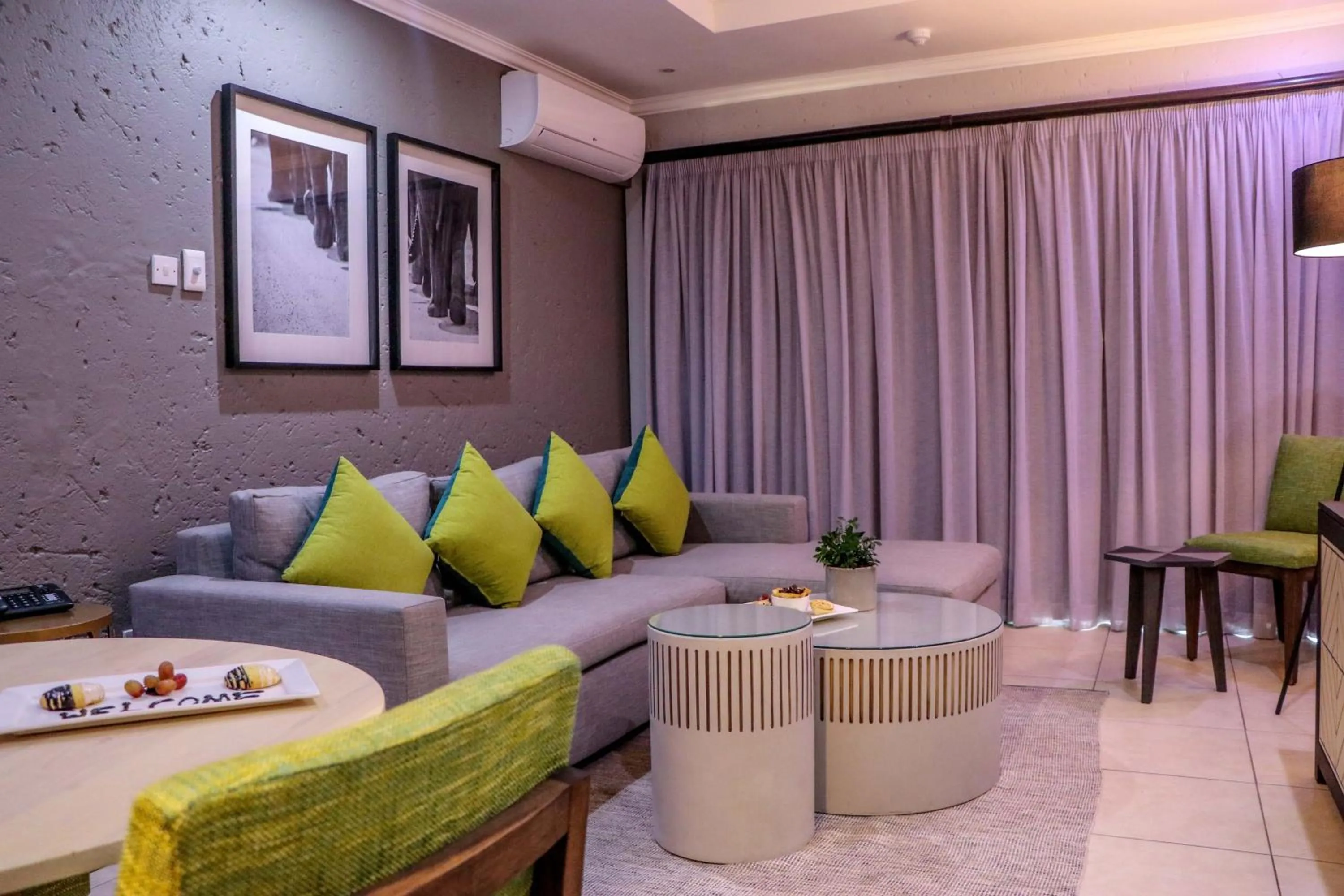 Living room in Cresta Mowana Safari Resort & Spa