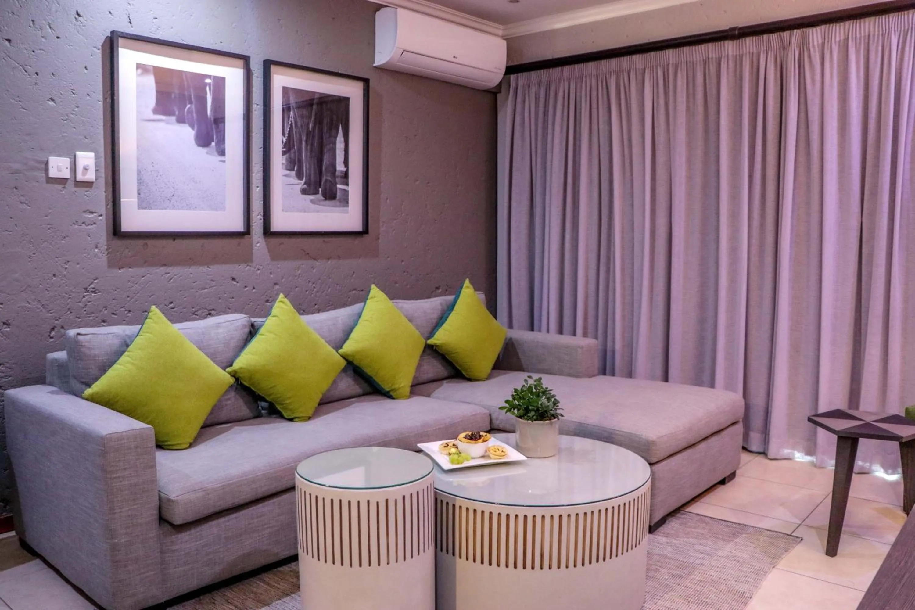 Living room in Cresta Mowana Safari Resort & Spa